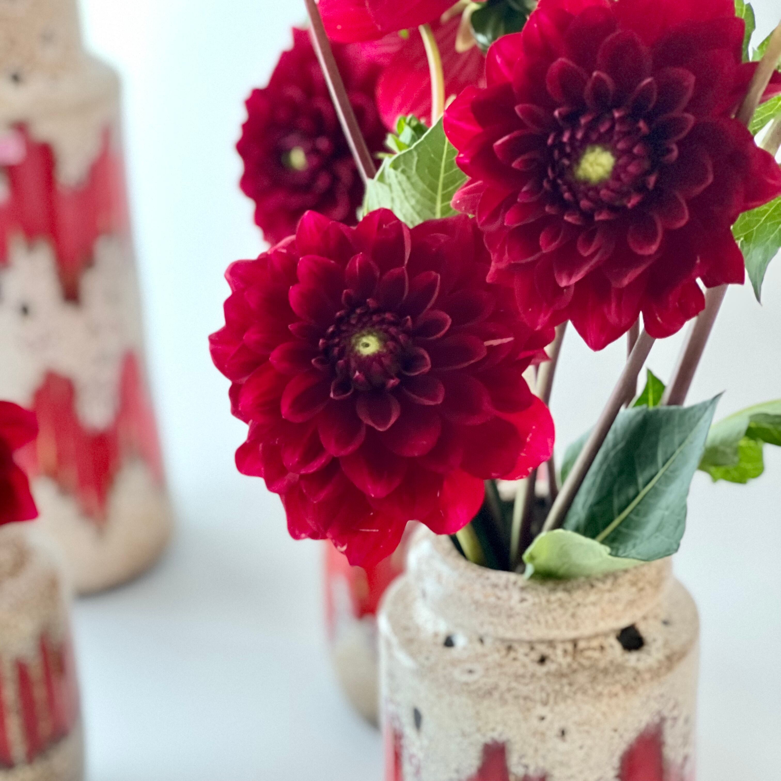 個性のある花ダリアやユーカリなどと相性が◎