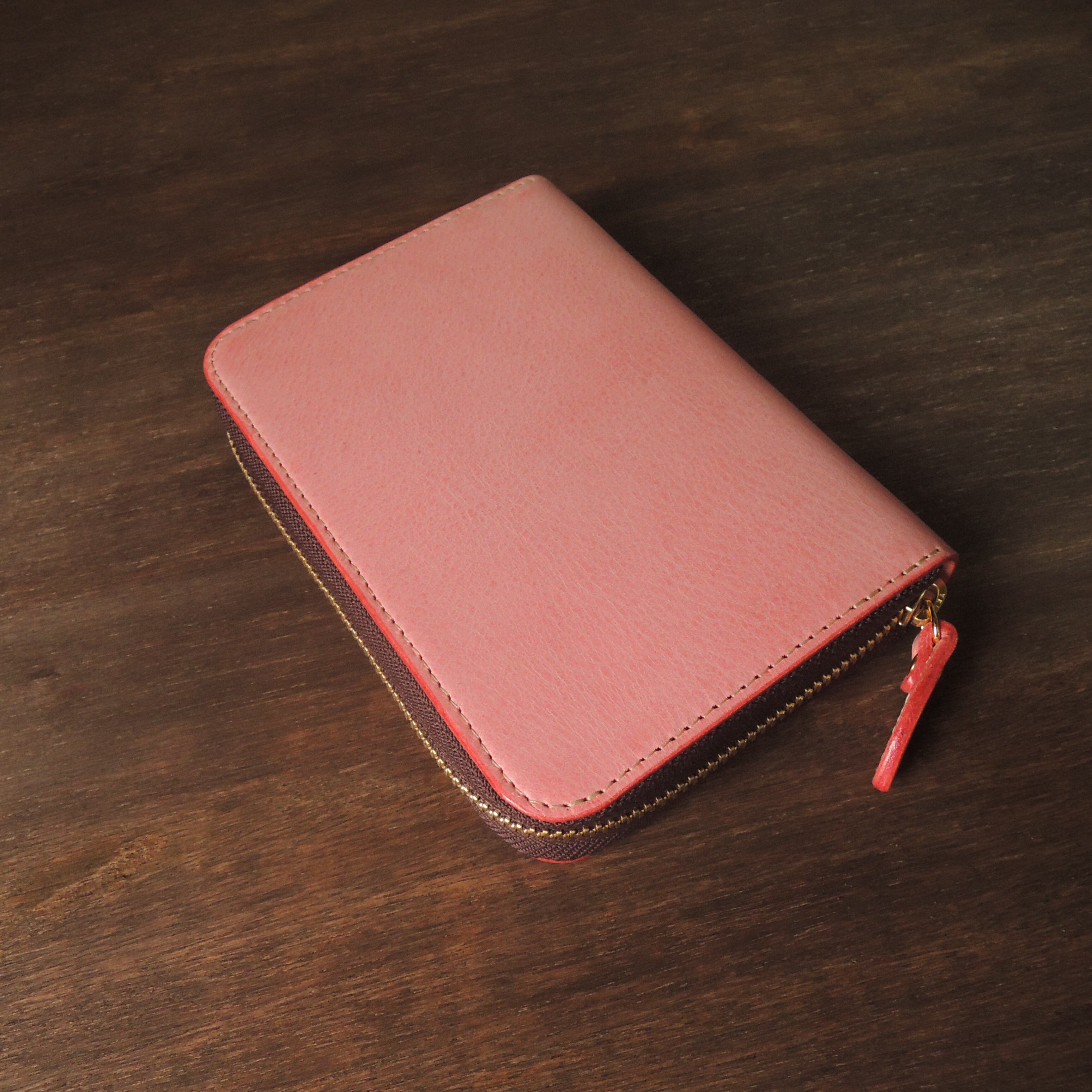 イタリア革を取り寄せて作成。