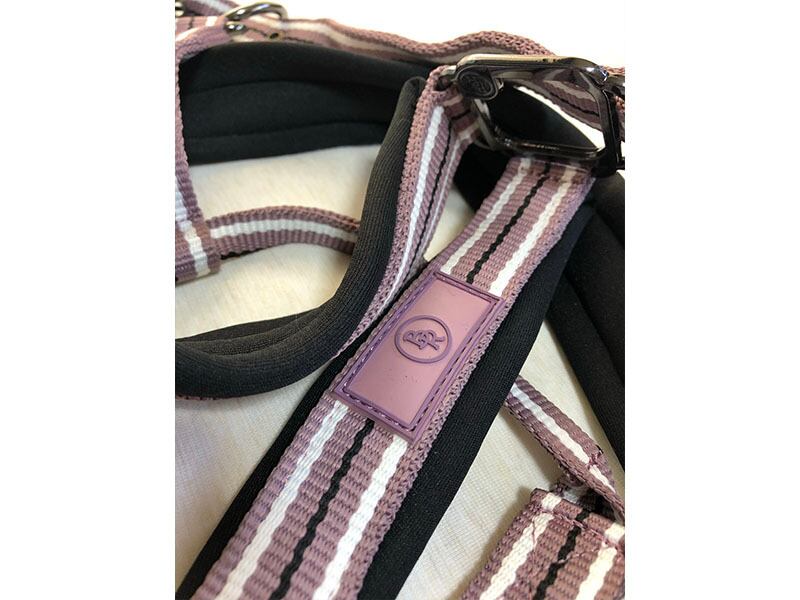 顔に当たる部分は、クッションのあるジャージのような素材。夏の暑さによる、汗対策。考えられてます。