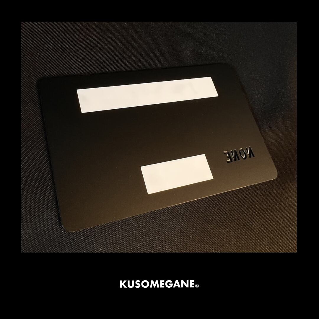 背面には商品名とサインが入ります。