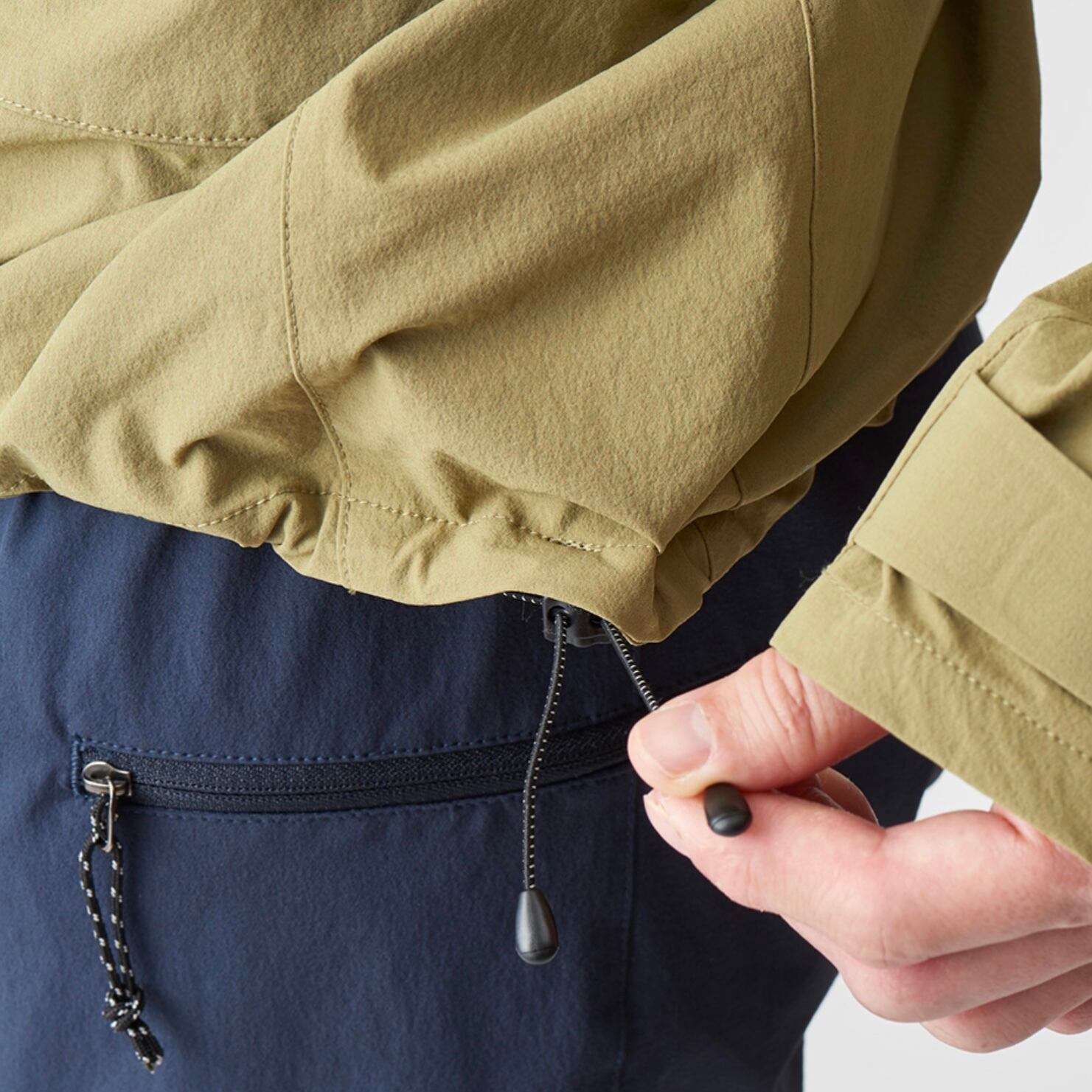 裾のドローコード