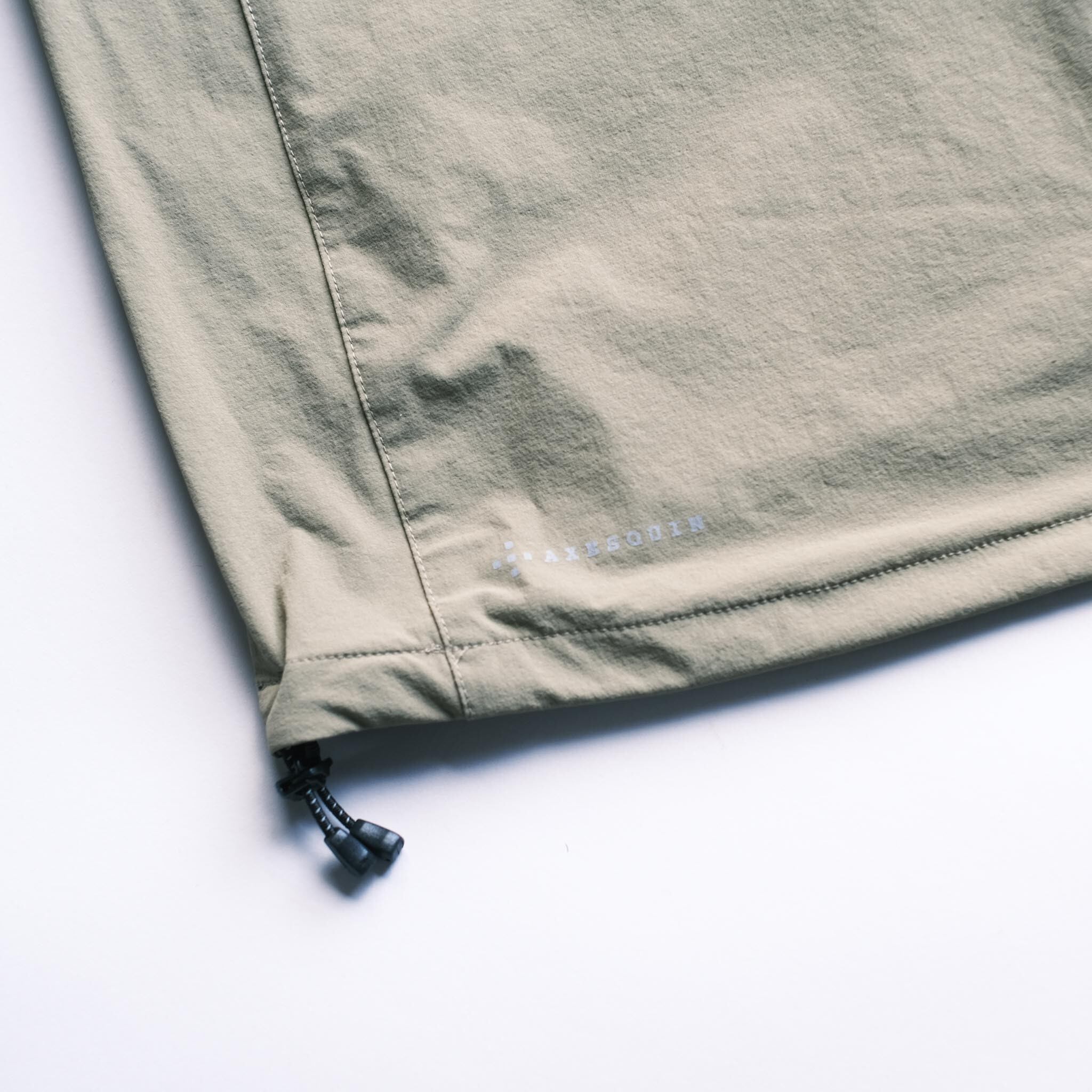 控えめなリフレクターのロゴが好印象