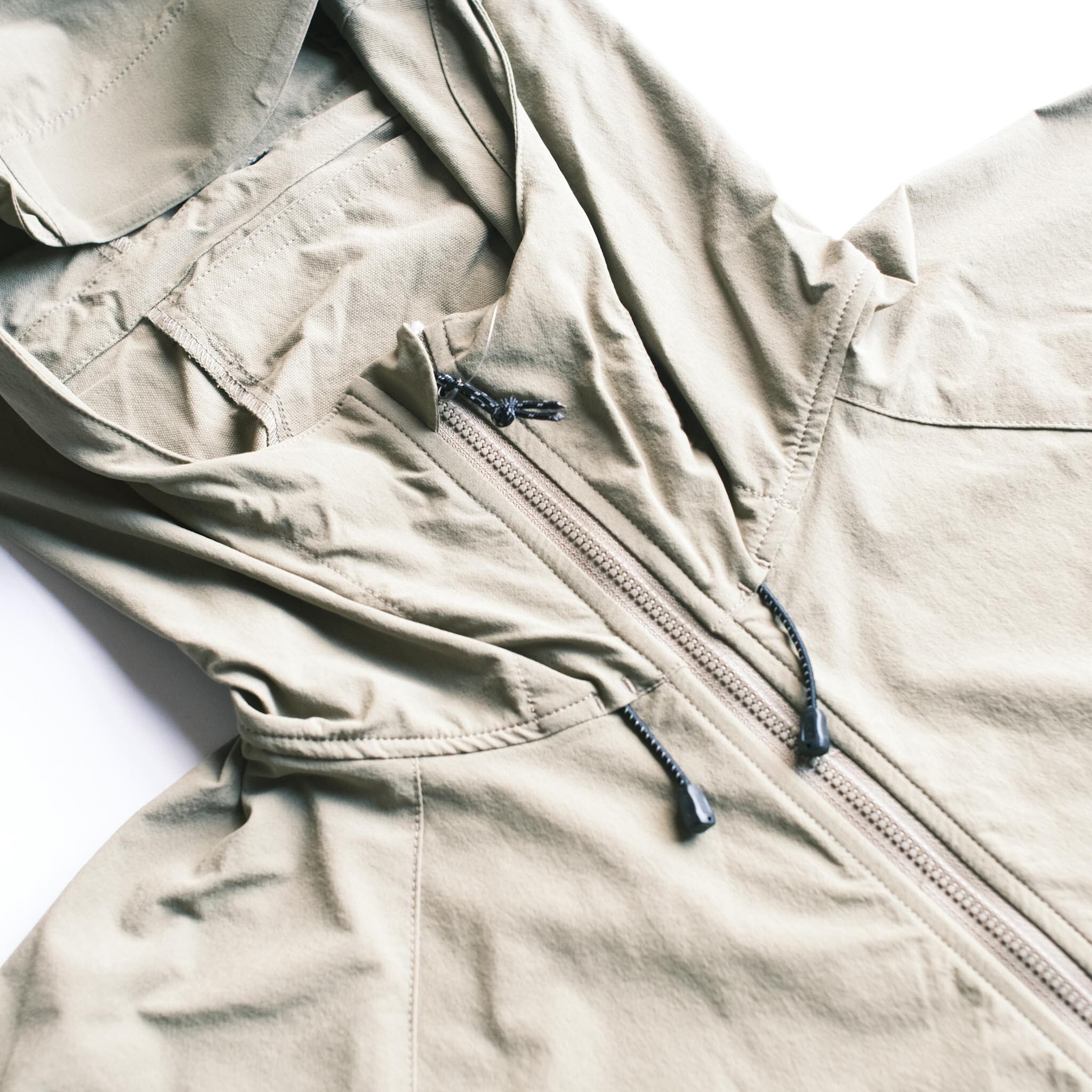 ワンアクションで調節できるドローコード