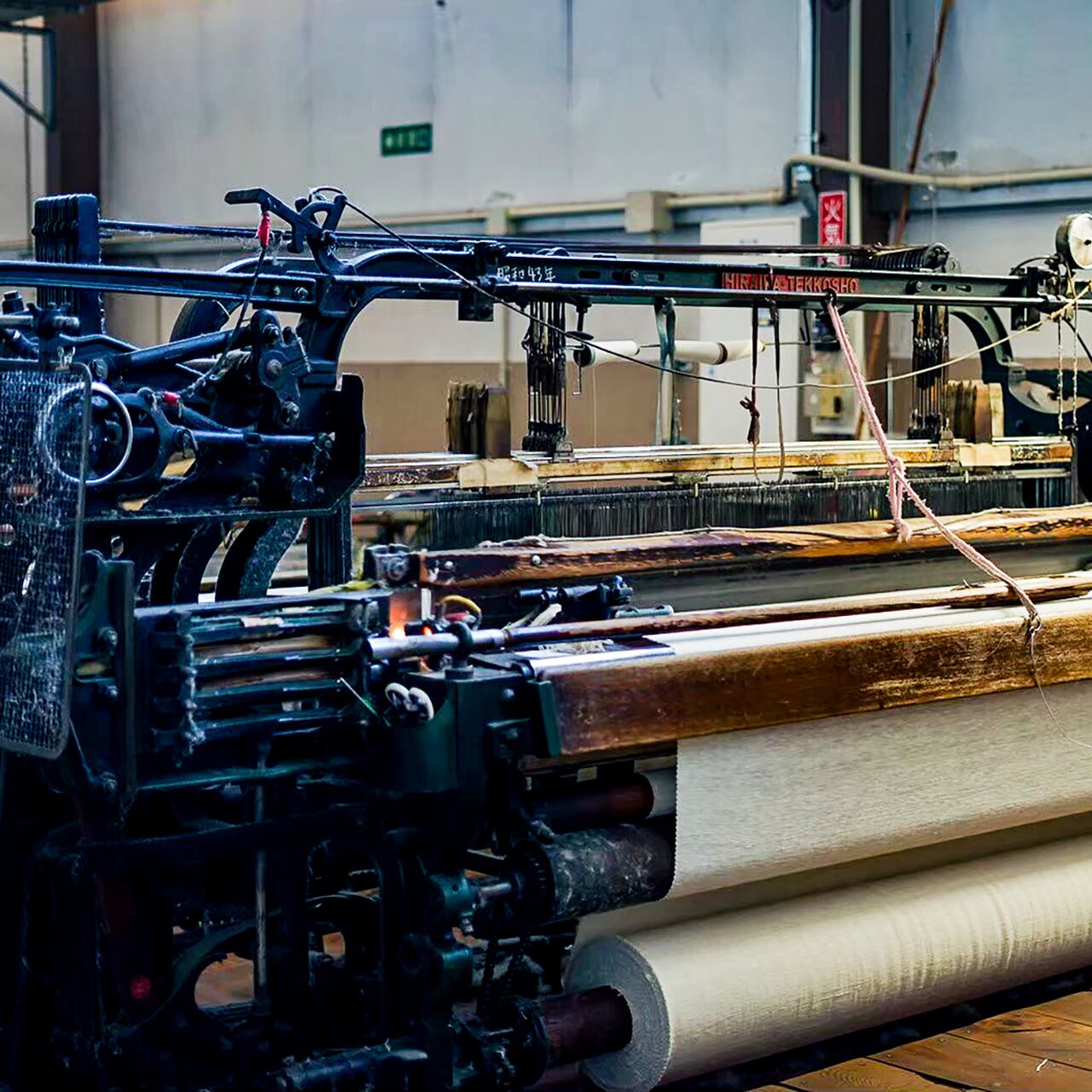 シャトル織機【ションヘル】これでしか作れない風合いの布があります