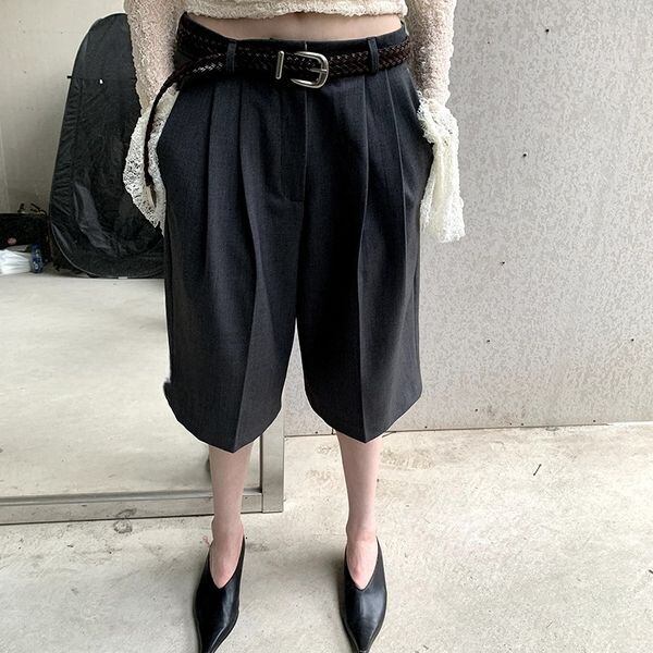 グレー