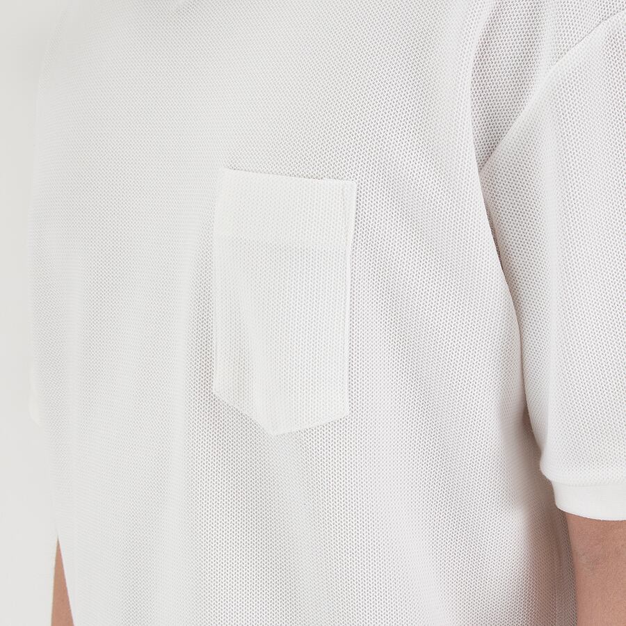 胸元のポケットは通称「サングラス ポケット」