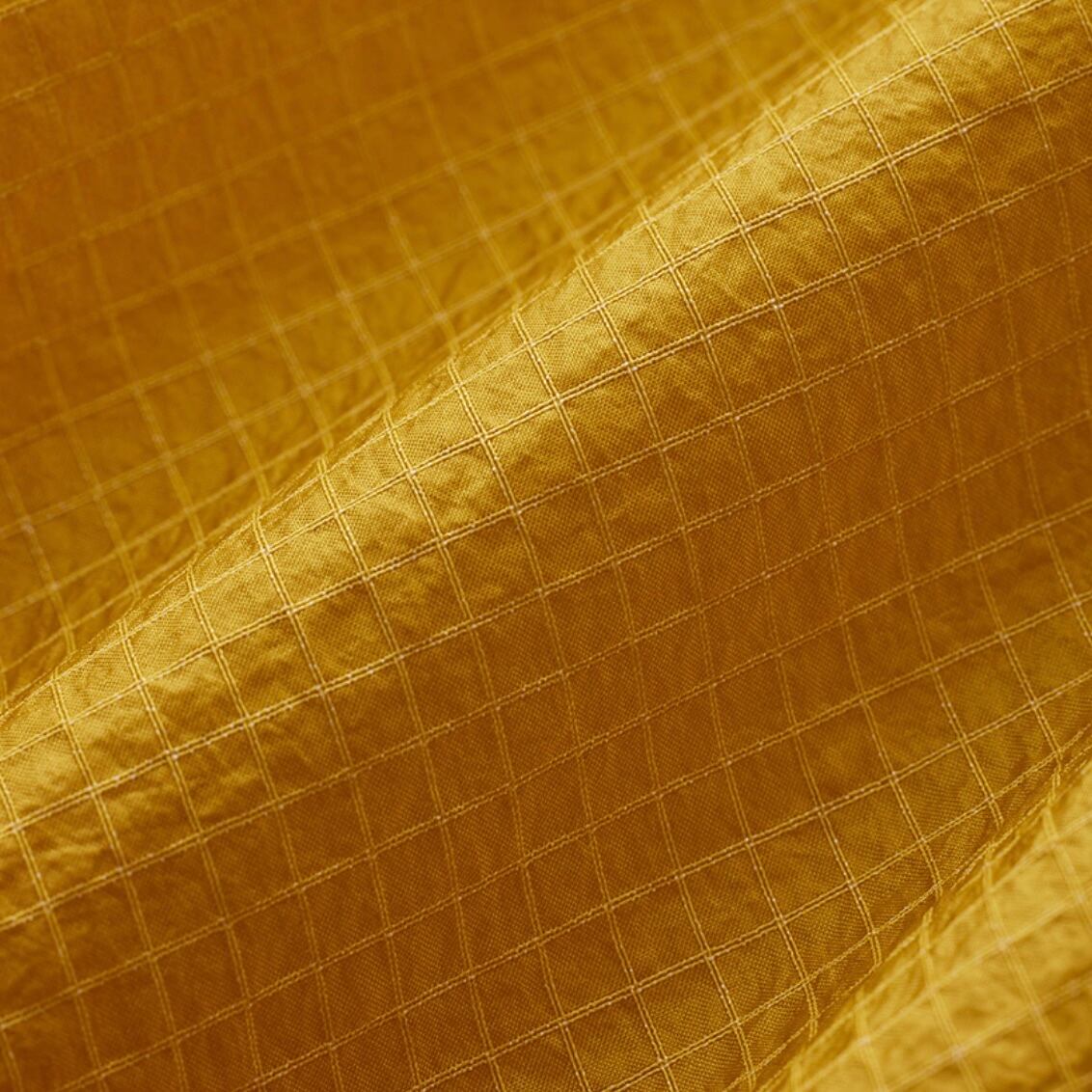 リサイクルナイロン89%に、高強度なHPPE（ハイパフォーマンスポリエチレン）糸をリップストップに。