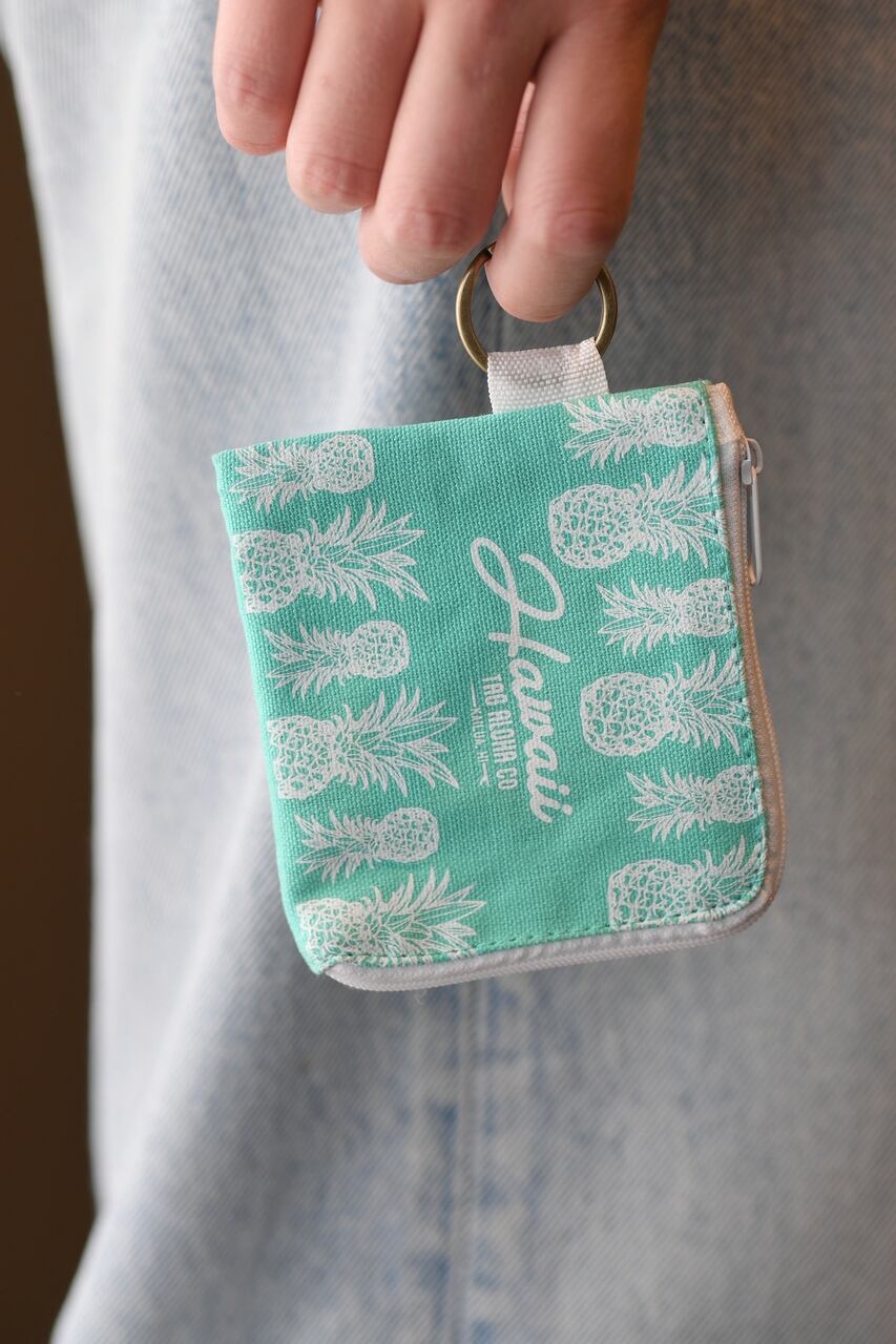 指にかけて持ち歩いたりできて、使い勝手バツグン！