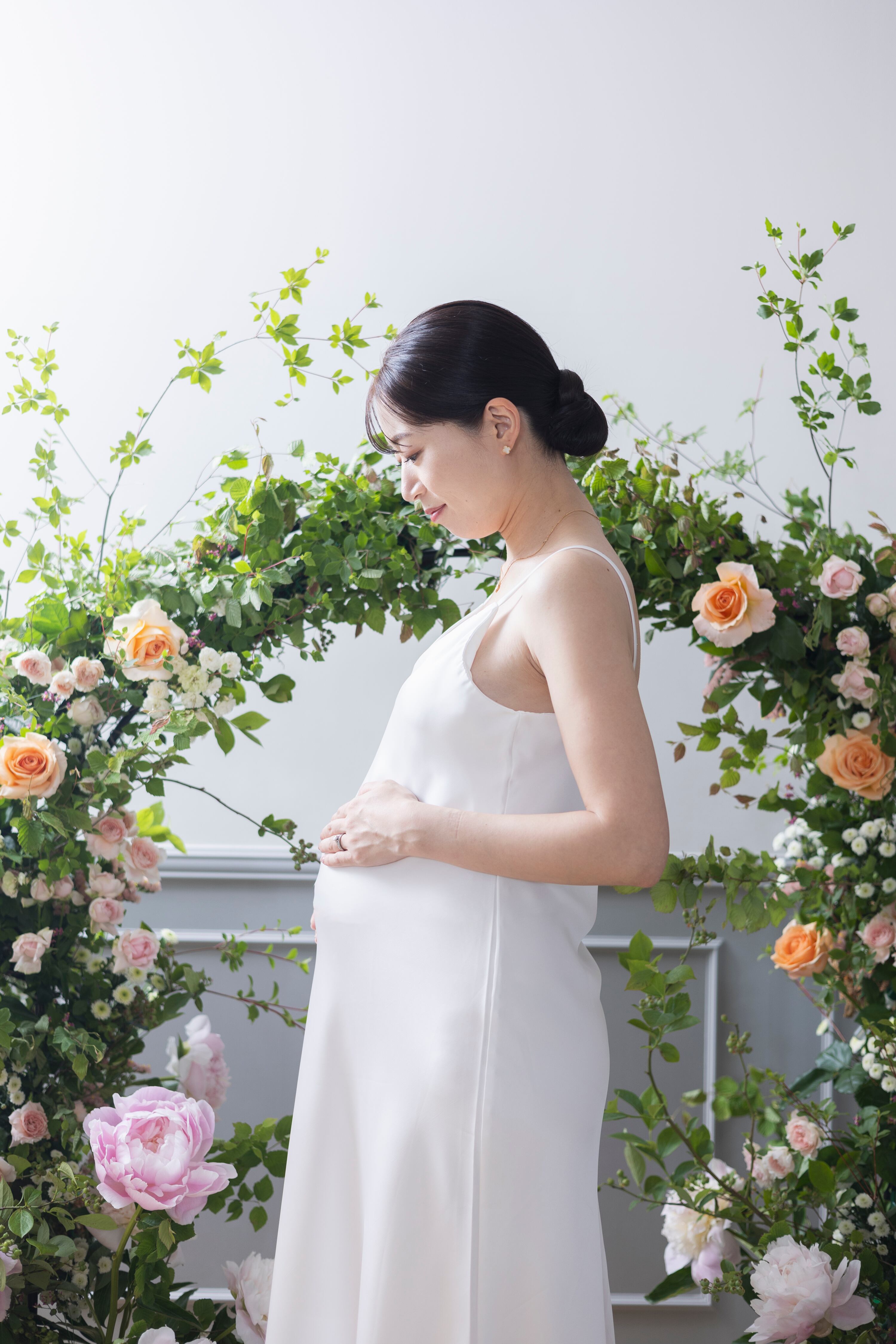 好きな季節の生花に包まれてマタニティフォトを