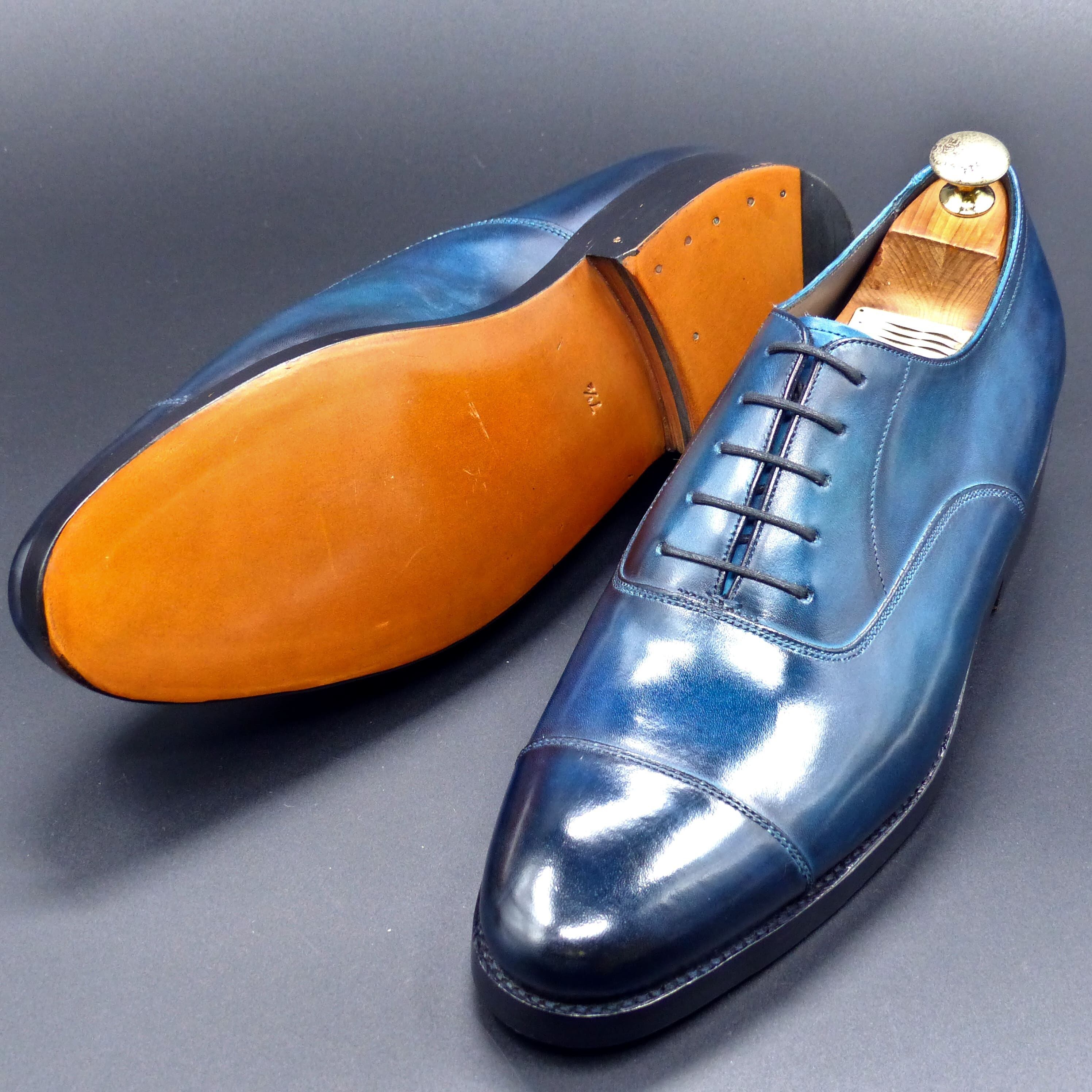 仕上げはハンドポリッシュ