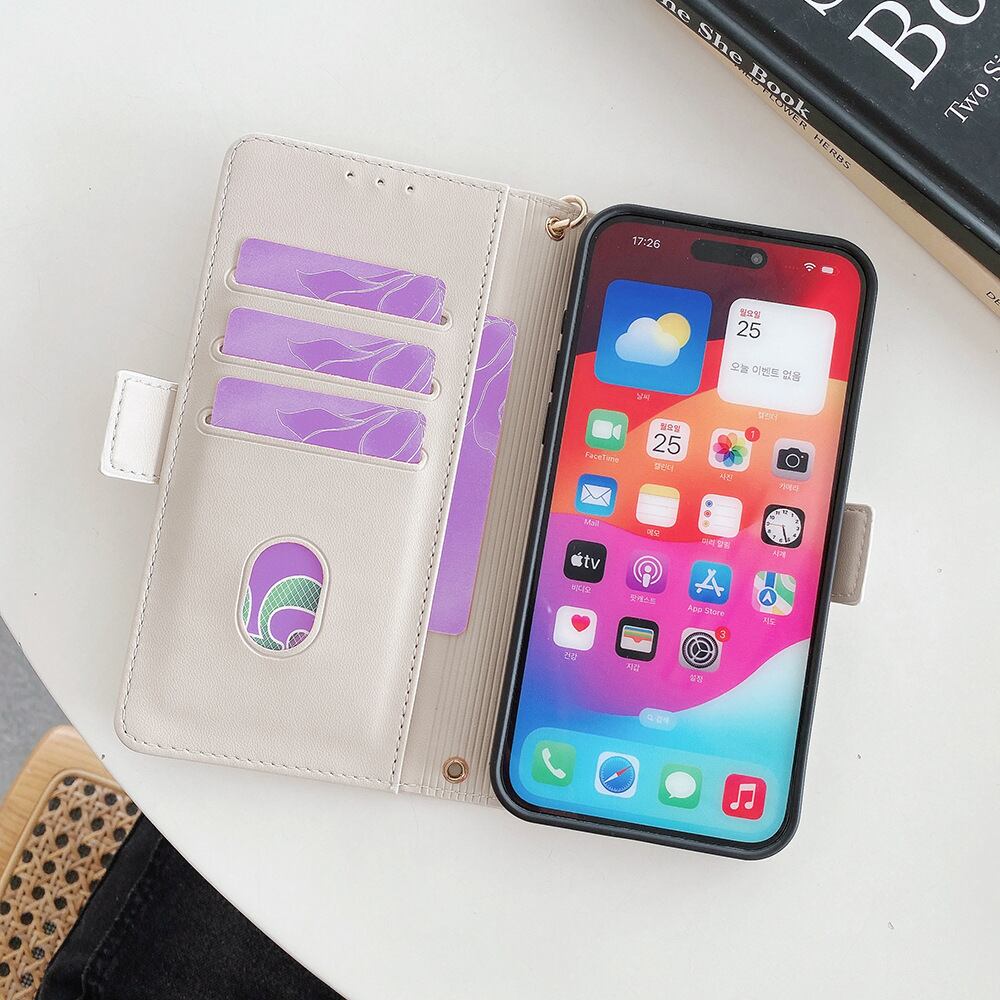 カード収納スロット完備