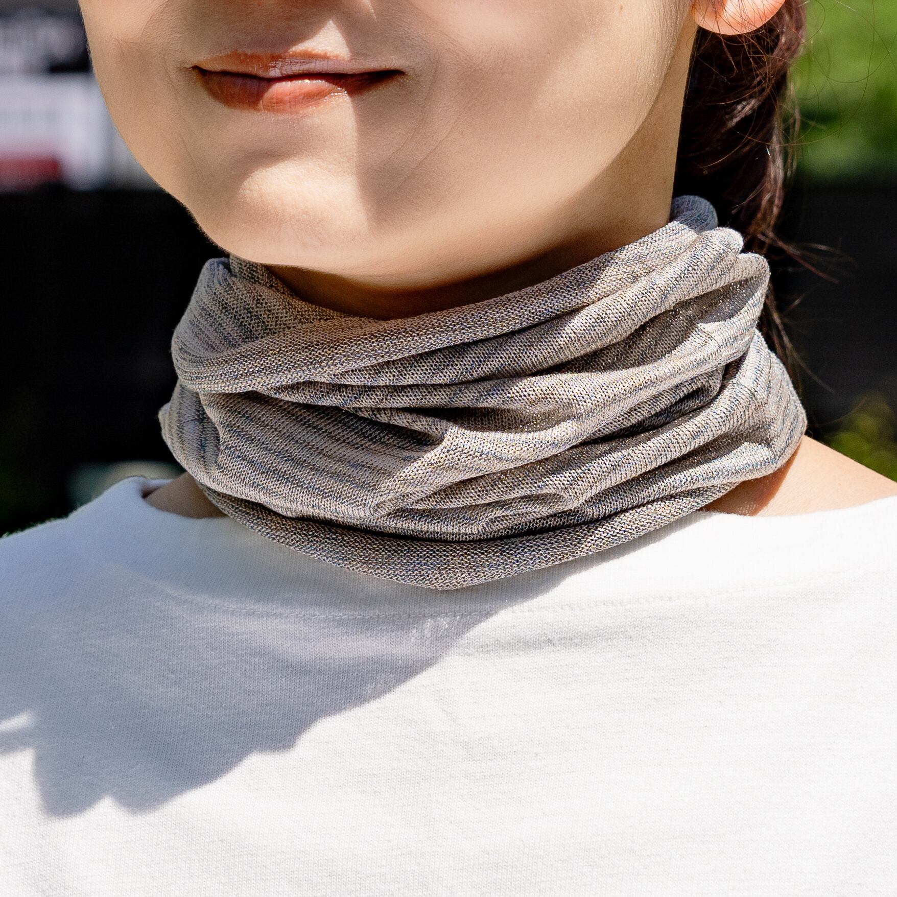 エーゲブルー ／ 唯一のミックスカラー。なじみの良い細いボーダー柄でどんな洋服にも合わせやすい