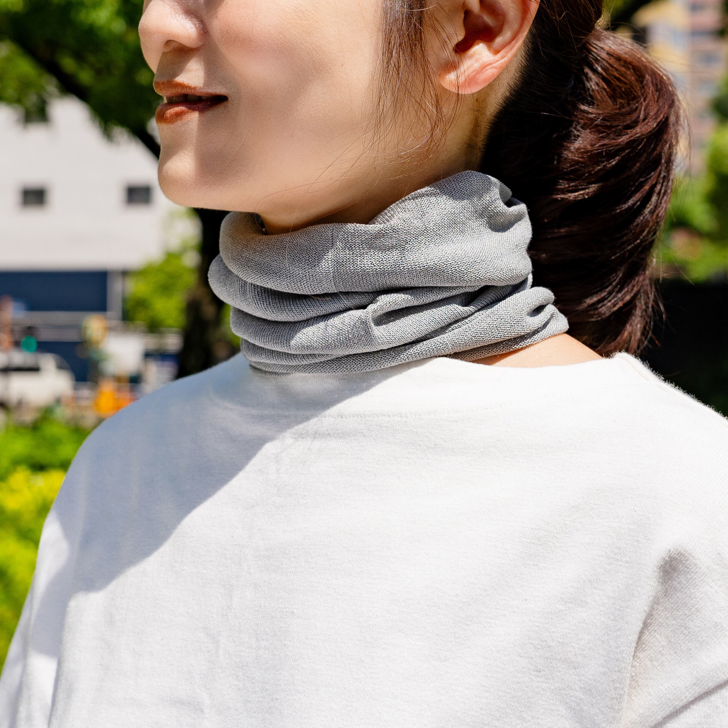 アクアグレー ／ 肌馴染みの良いシックな色で、どんなコーディネートにも使いやすい万能カラー