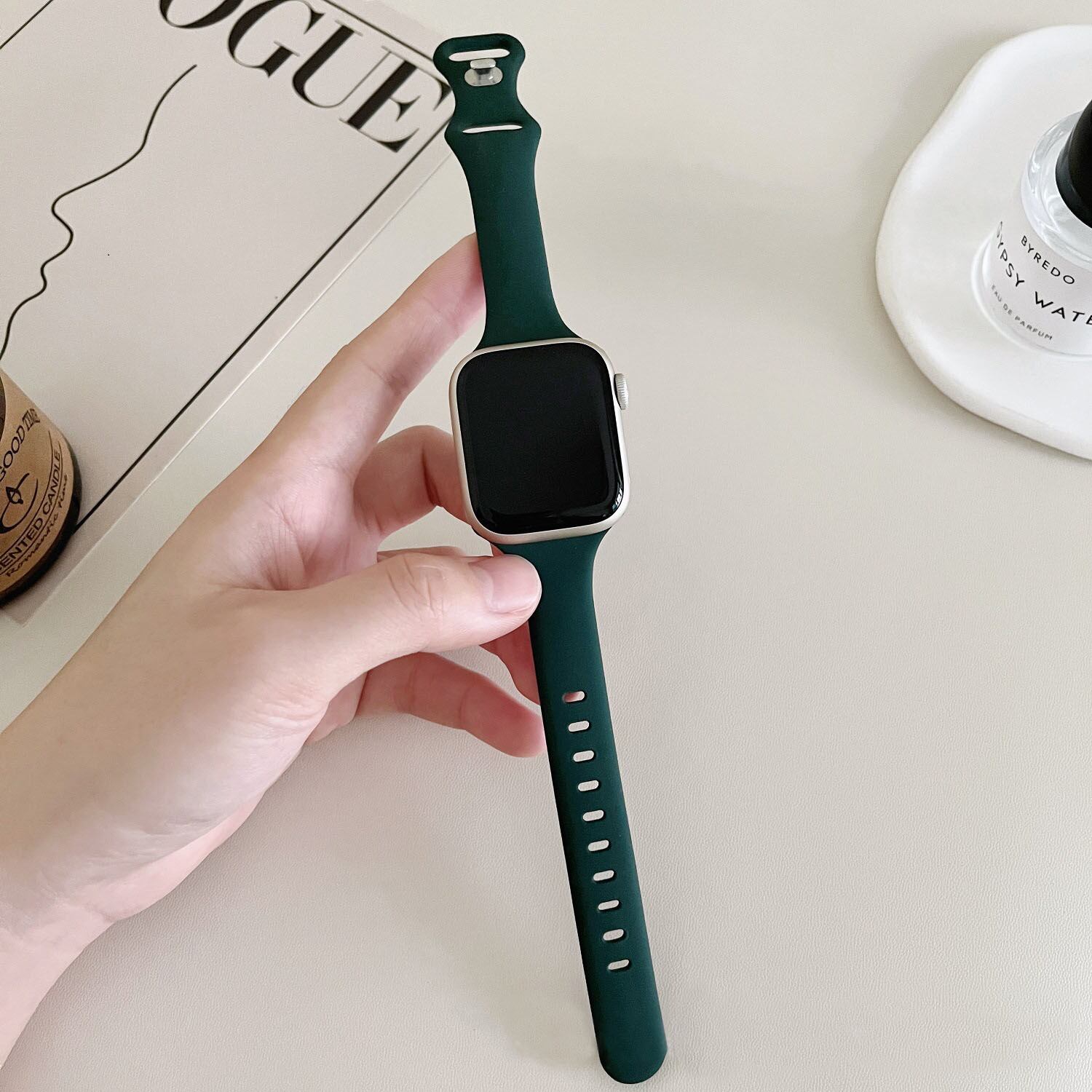 ダークグリーン