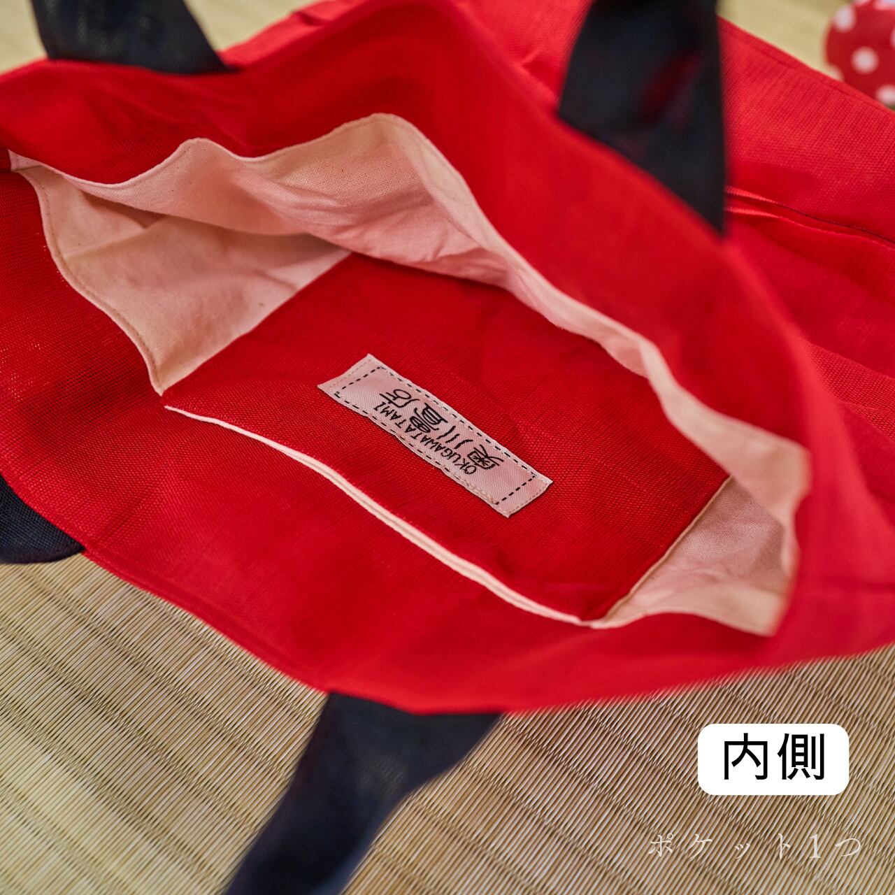 内側にポケットが1つあります。