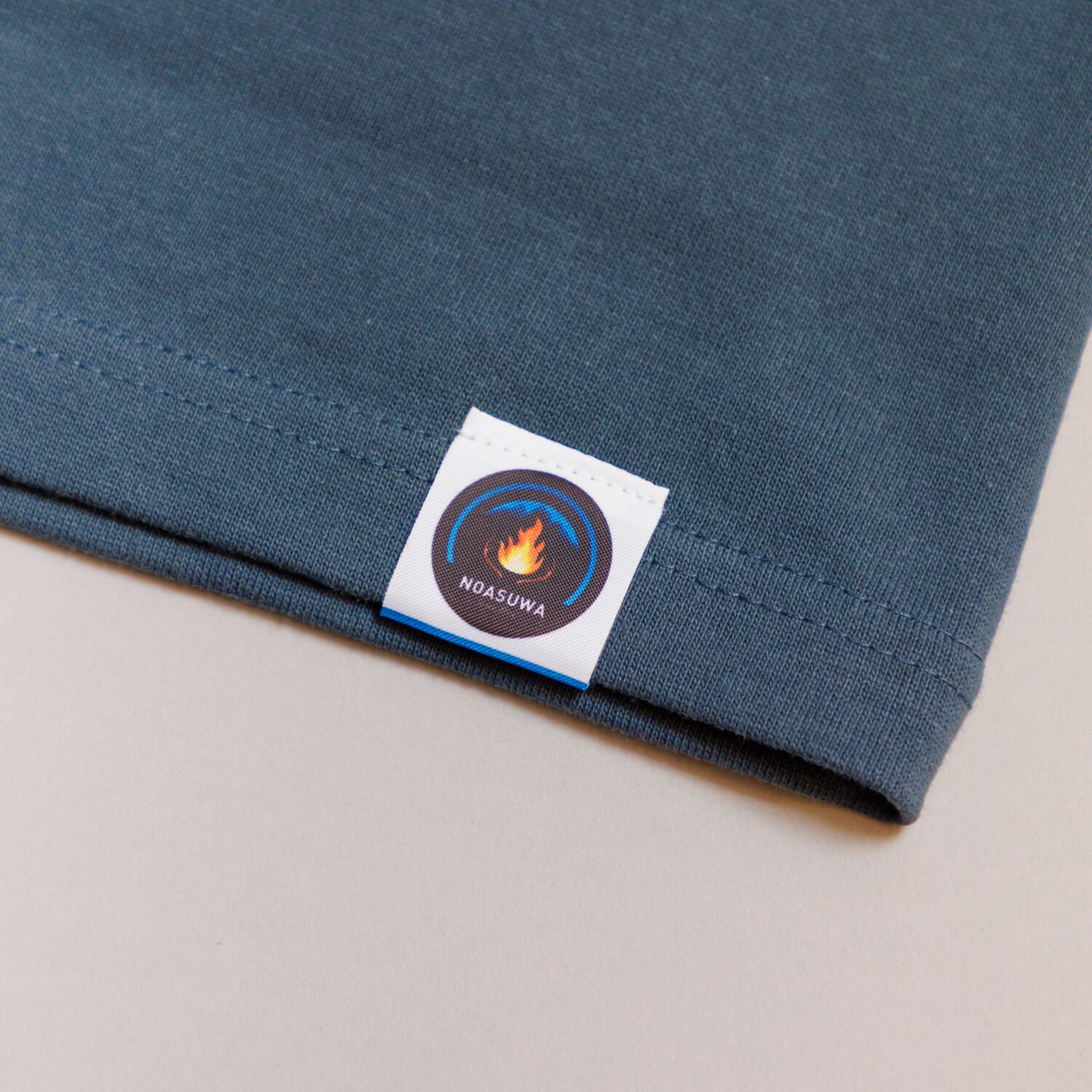 参考画像はMidnight Blue