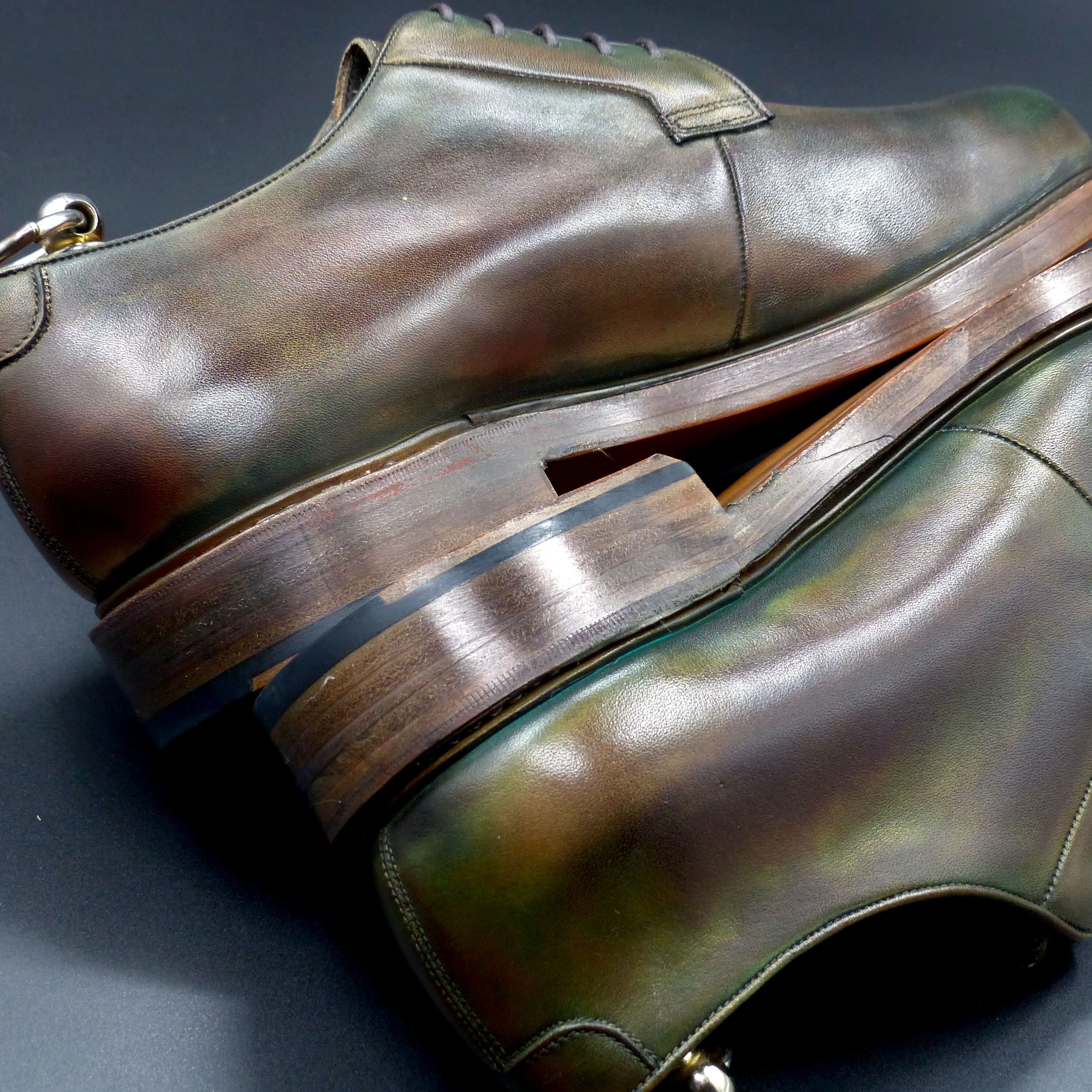 ヒールもレザー積み上げ