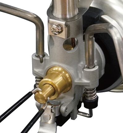 従来のST-310よりも小型軽量でより高性能なマイクロレギュレーター内蔵。