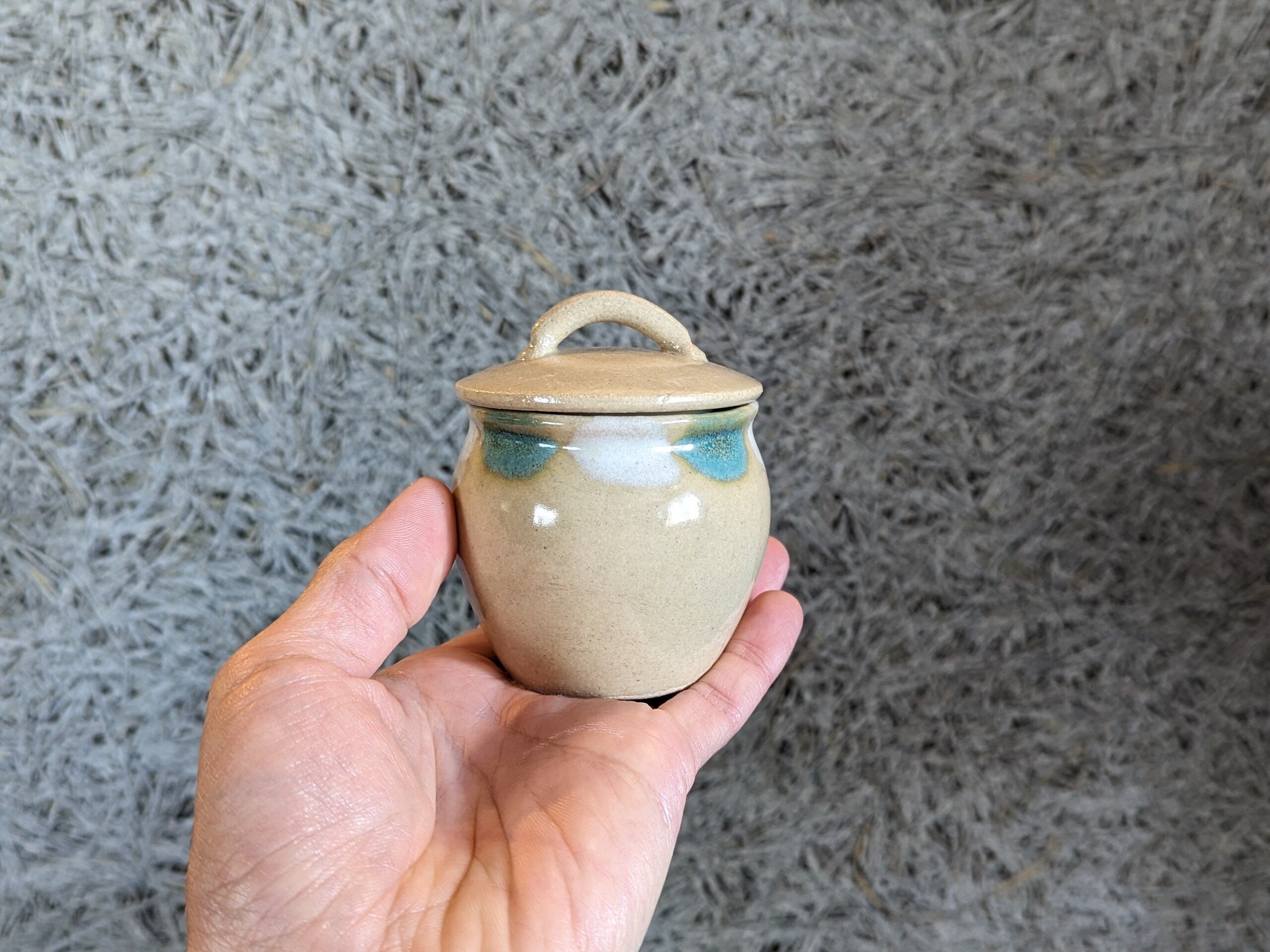 ②二彩（益子青磁釉 × 糠白釉）