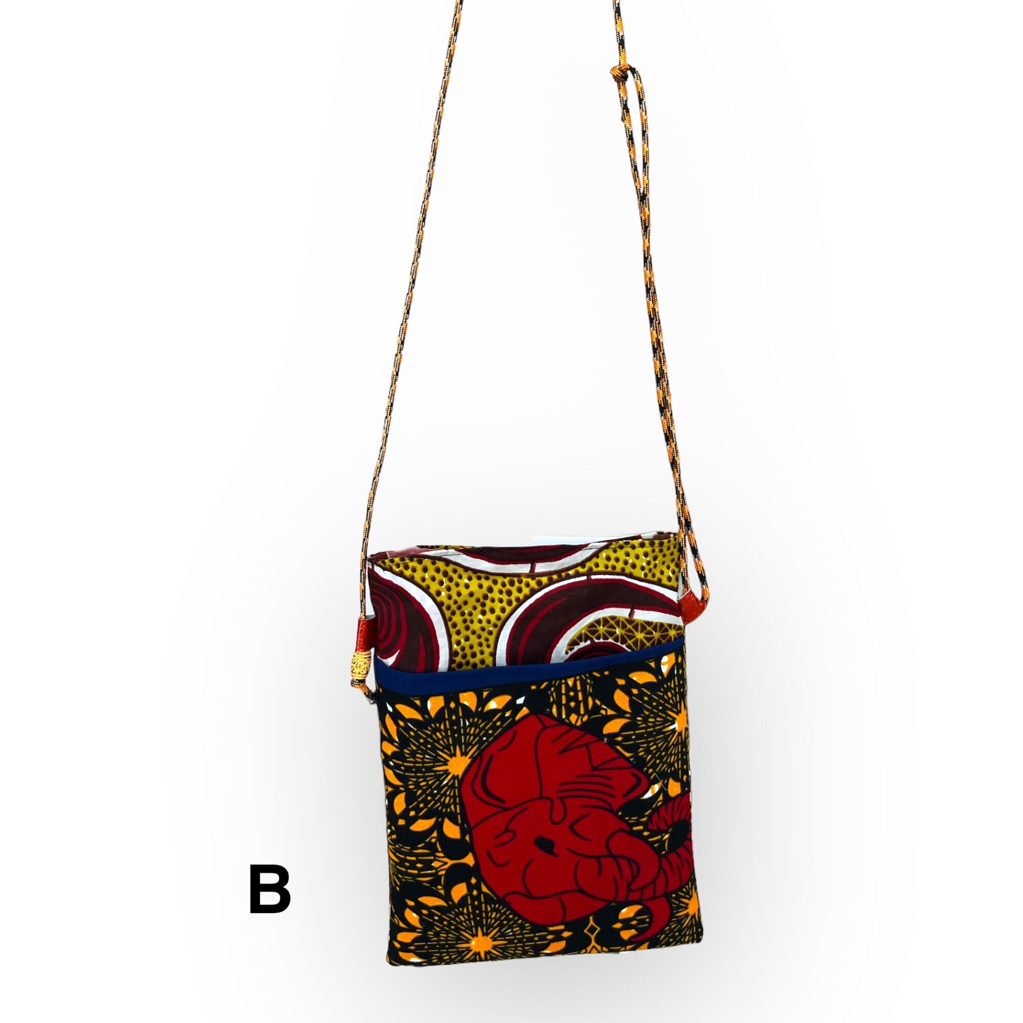 （本体）約H24×W17センチ　（外ポケット）約H18×W17センチ