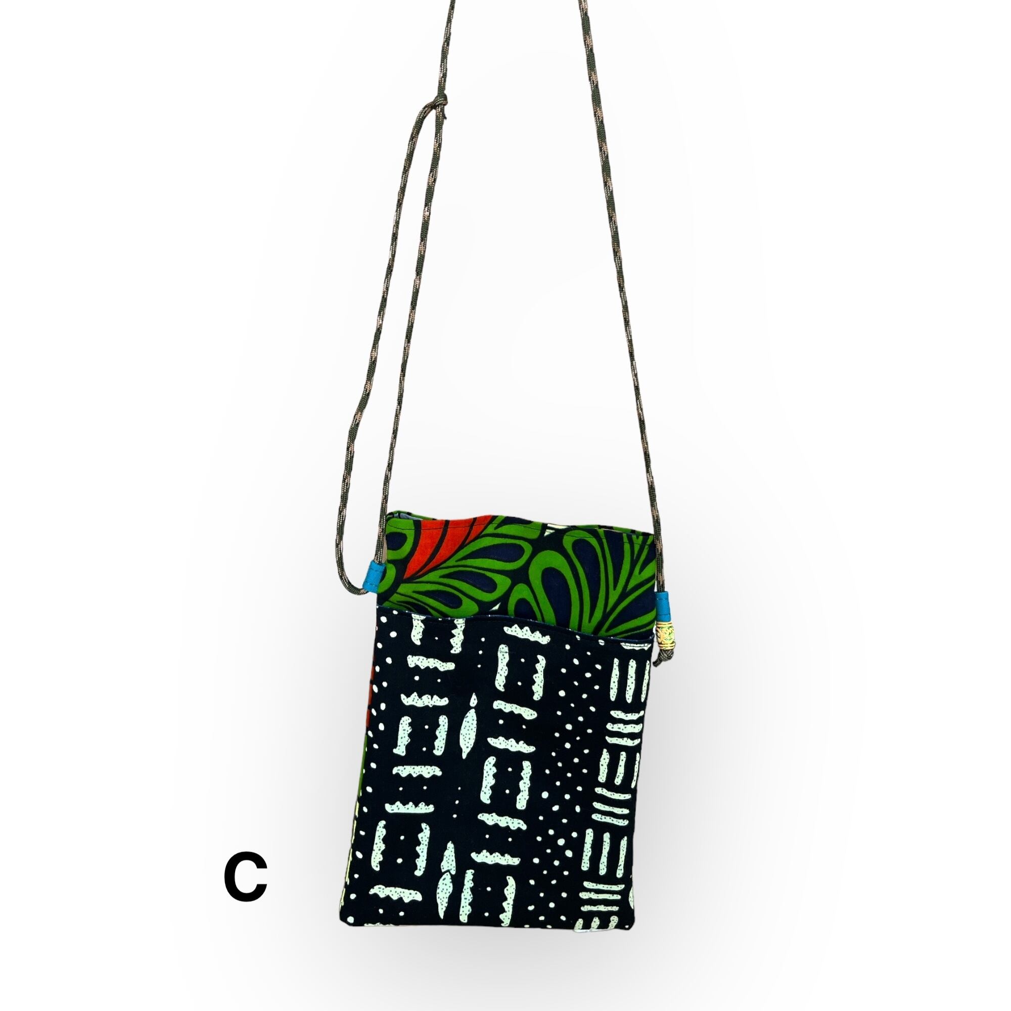 （本体）約H24×W17センチ　（外ポケット）約H18×W17センチ