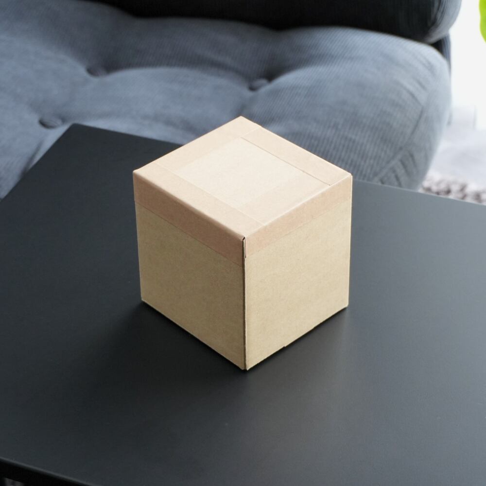 配達中に開かないようにテープで固定