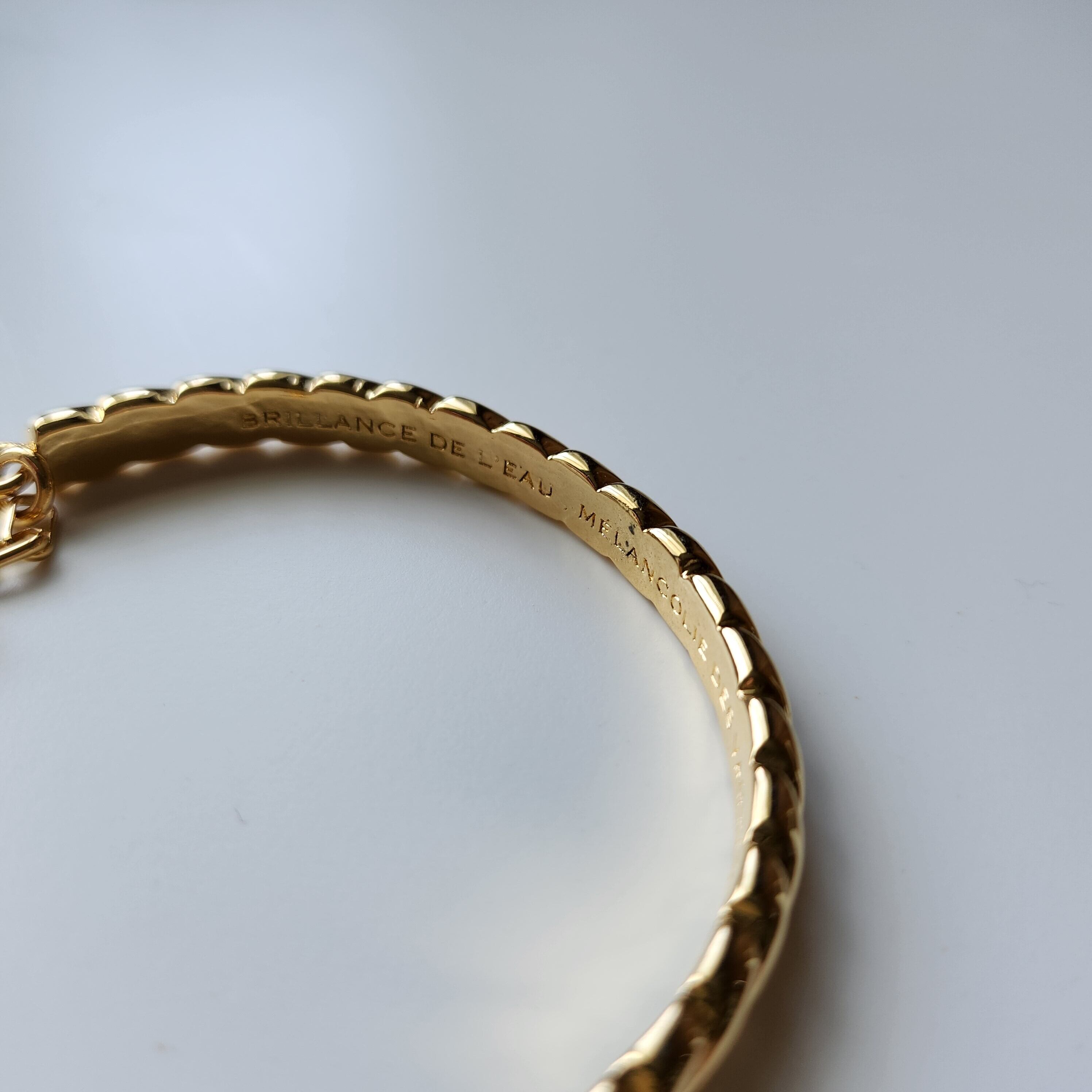 裏面には自然の情景を写したセンテンスが。