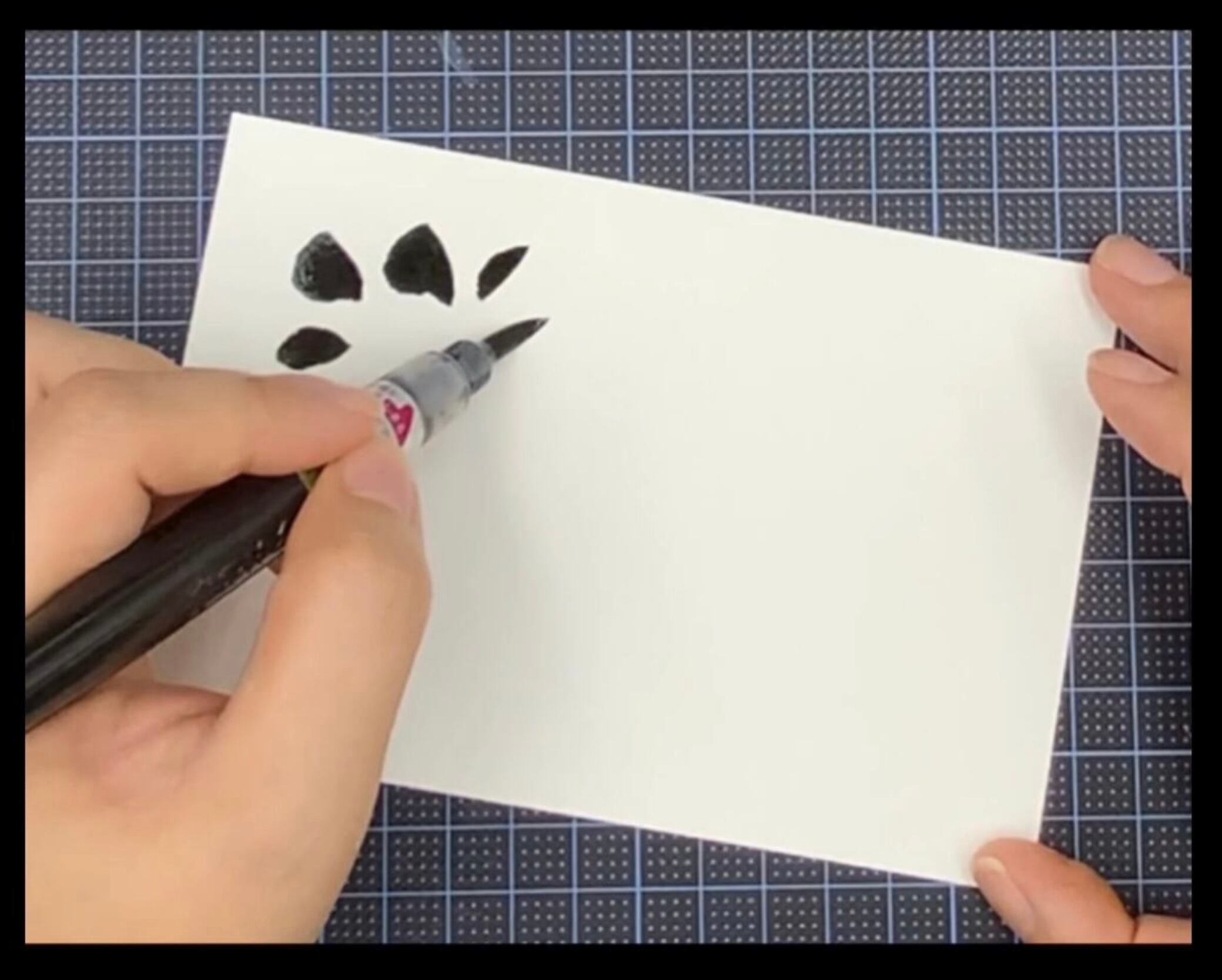 印刷やフォント文字を使わず全て手書きで大切に作成しています。