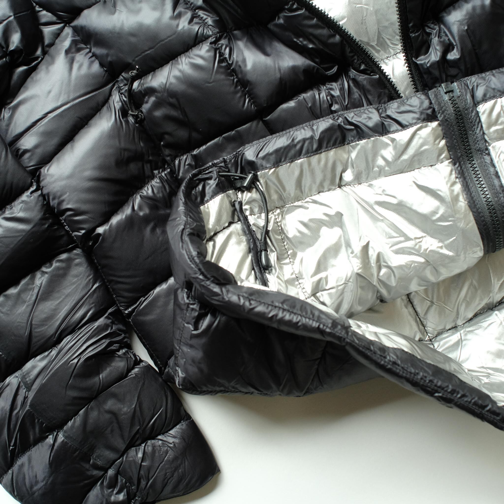 ドローコードは一箇所、軽量化にこだわる