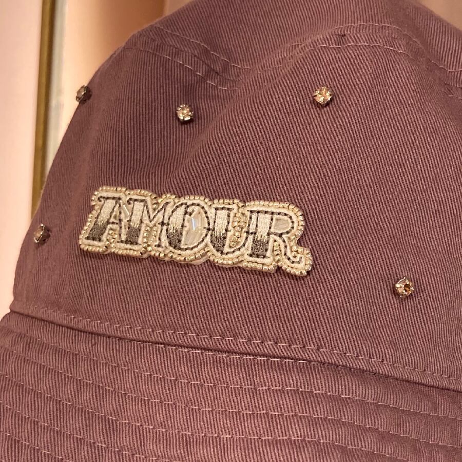 斜めや横から見た時の刺繍の立体感が可愛い！