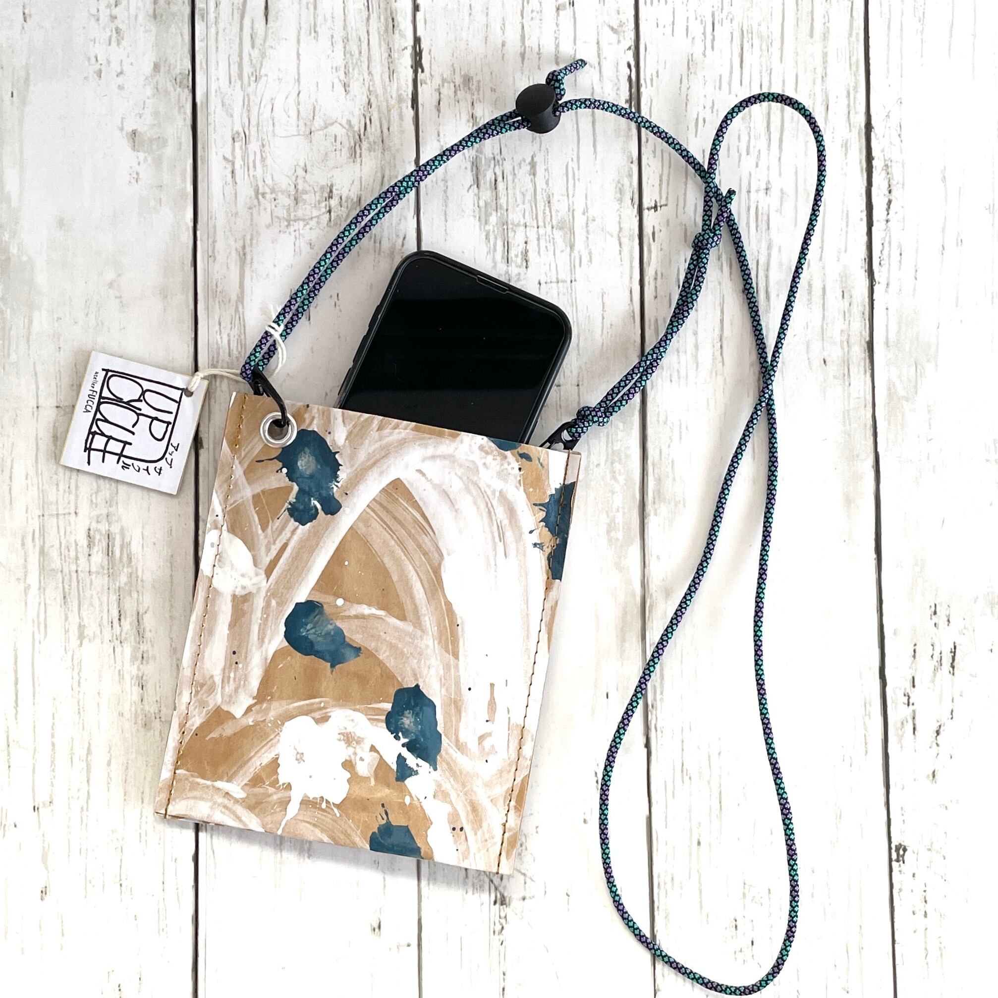 スマホを入れたり