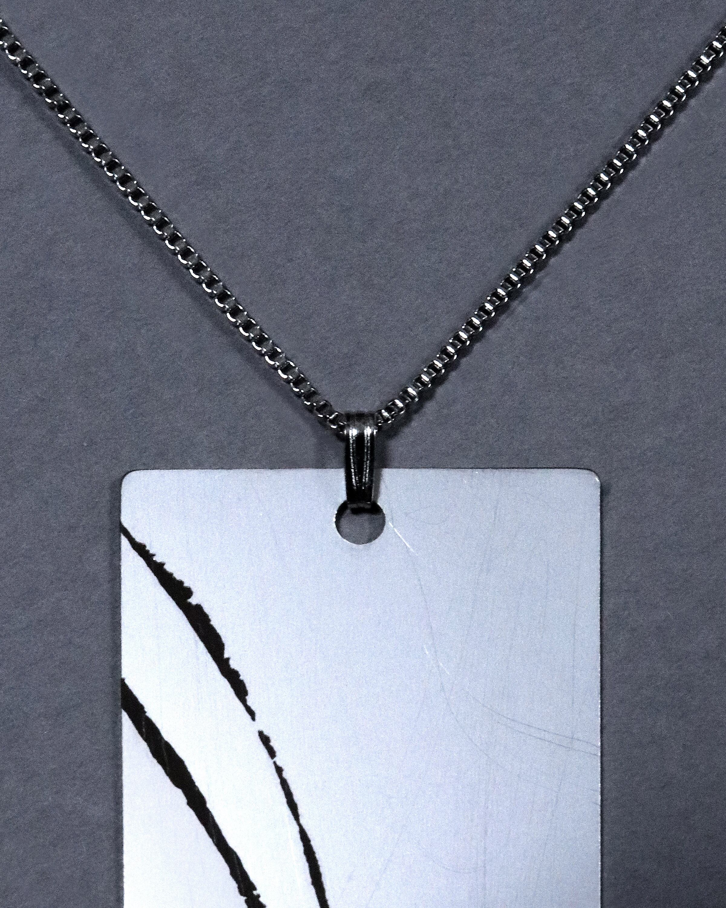 本体とチェーンが正面を向く設計