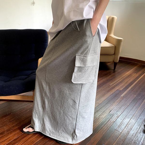 グレー