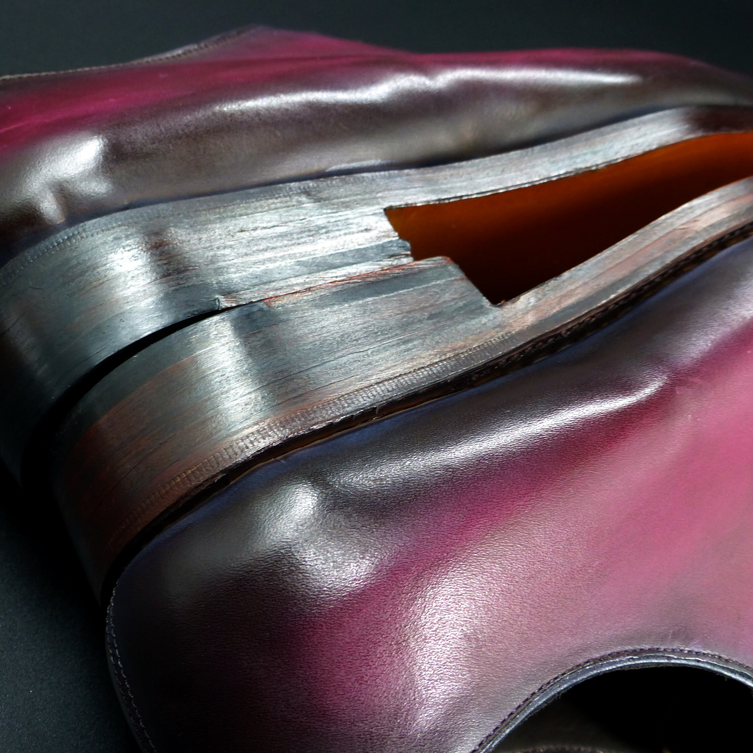 ヒールもレザー積み上げ