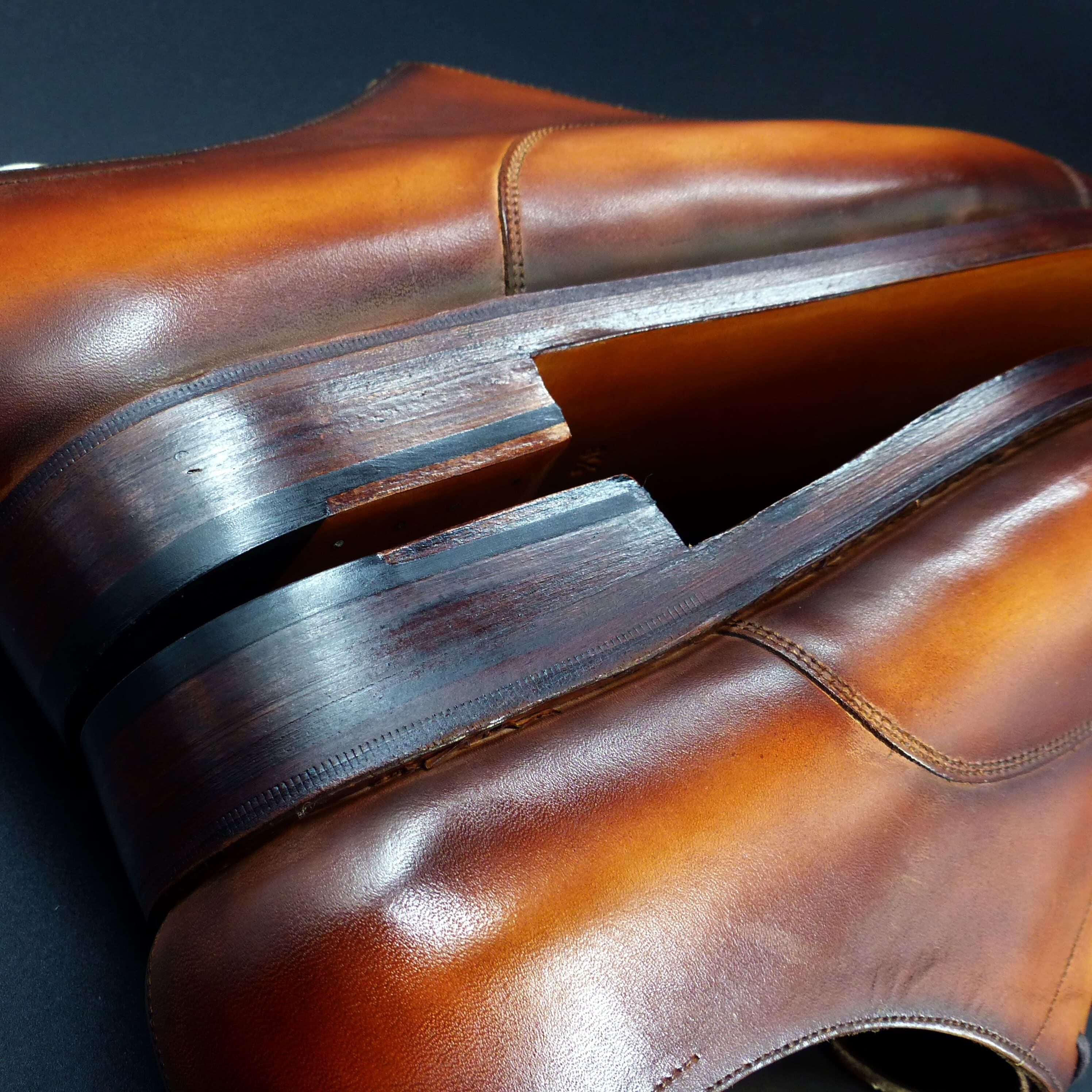 ヒールもレザー積み上げ