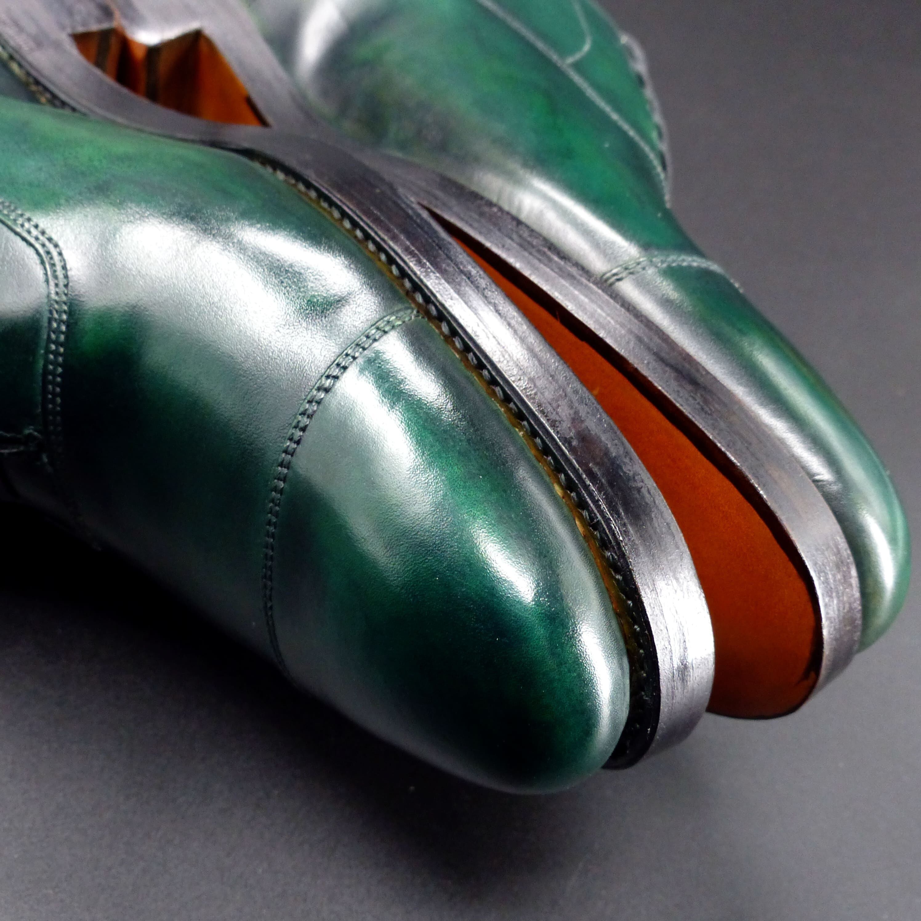 磨き抜かれた美コバのＷレザーソール