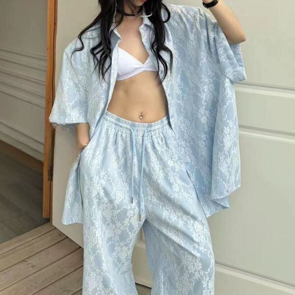ブルー