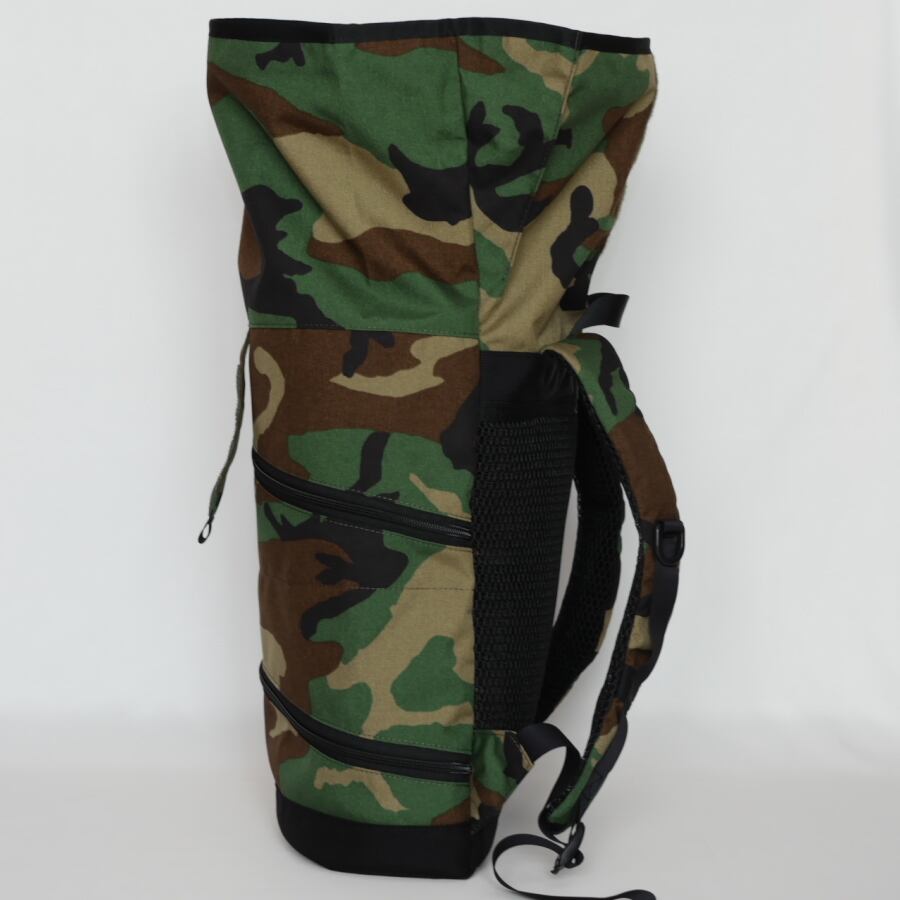 ガバっと大きく開く口