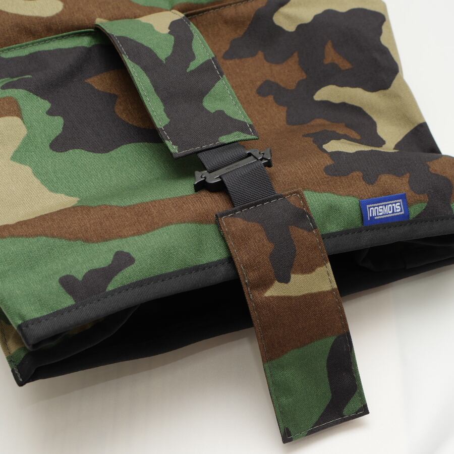 延長ストラップが付属。荷物が増えても閉じることができます。