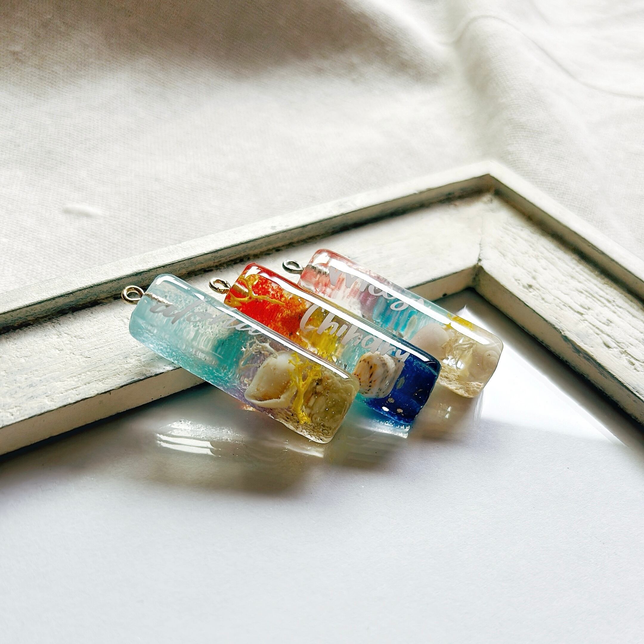 左:①オーシャンブルー  真ん中:レインボー　右:マーメイドピンク