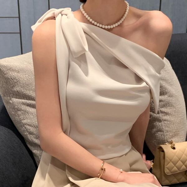 ベージュ