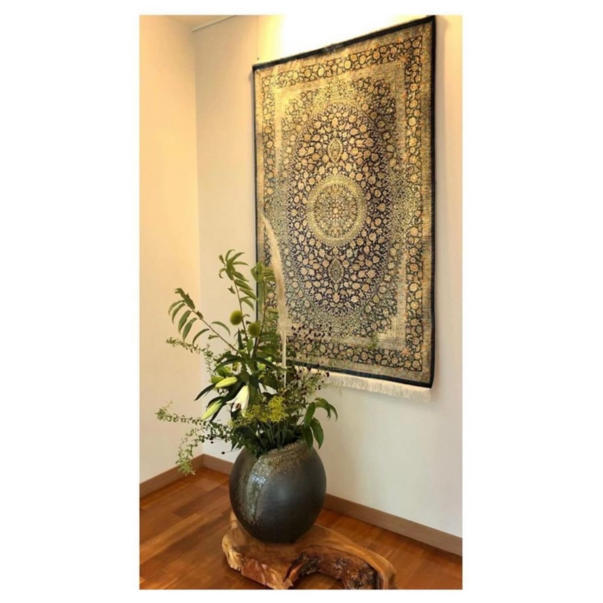 ピクチャーレールをお持ちの場合は、ワイヤーを通して吊るして飾って頂くことができます。