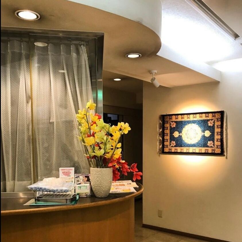 クリニック様にて〜スポットライトを当てることでより一層幻想的に。ご希望の方向で加工させて頂きます。