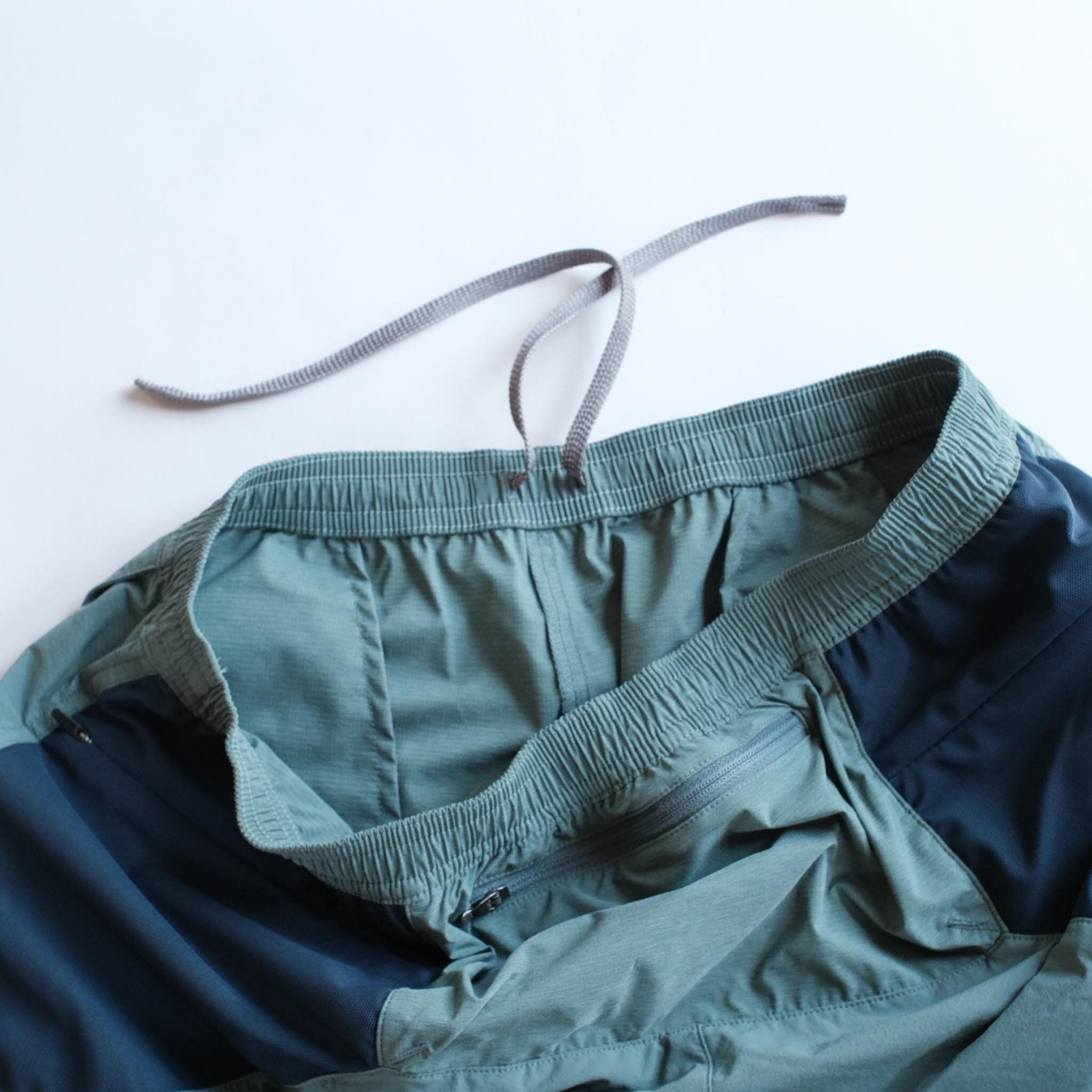 ウエストはギャザーにドローコードでノンストレス