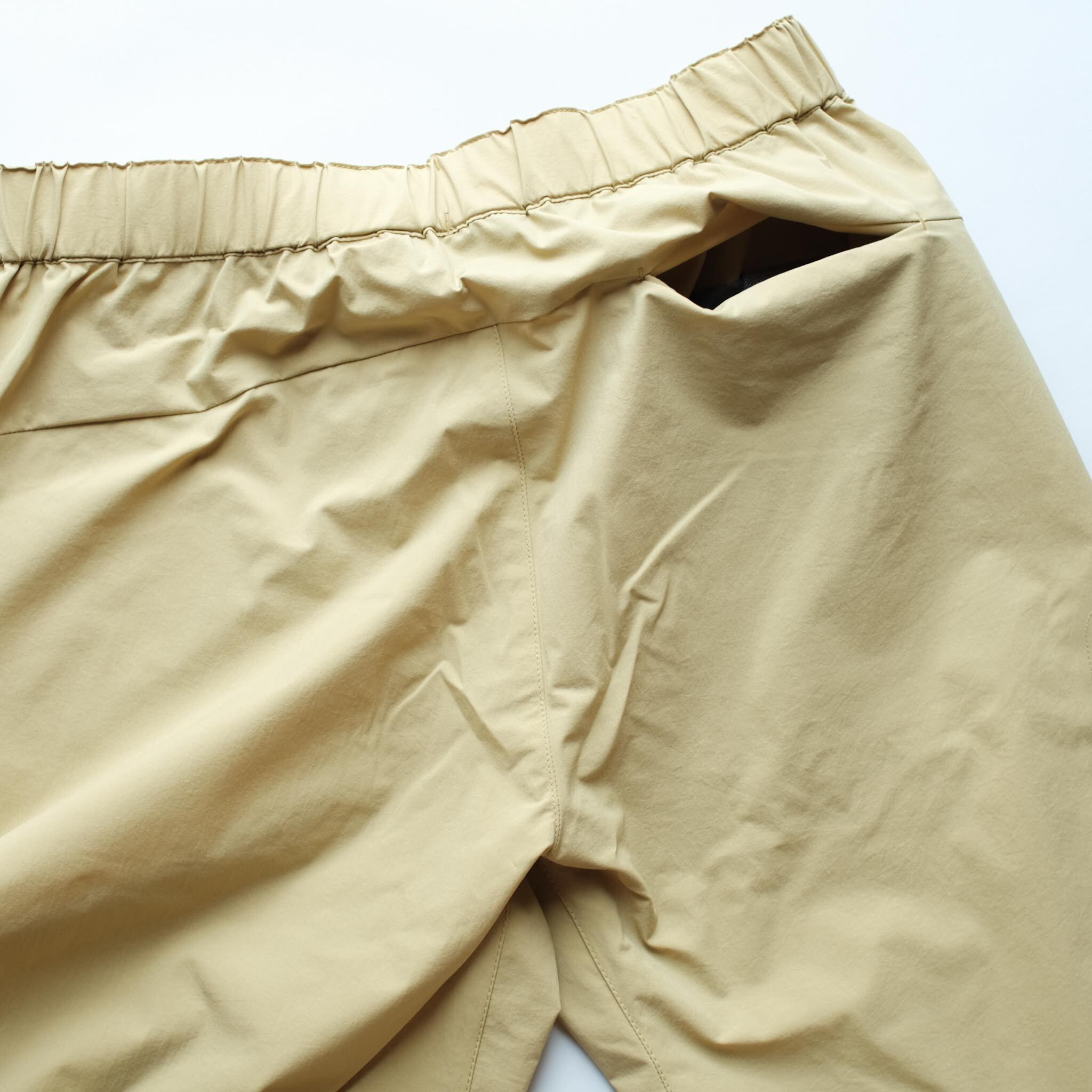 後ろにもひとつポケット