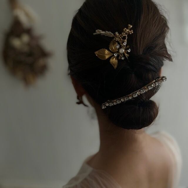 クリスタルビジューのロングバレッタと合わせて