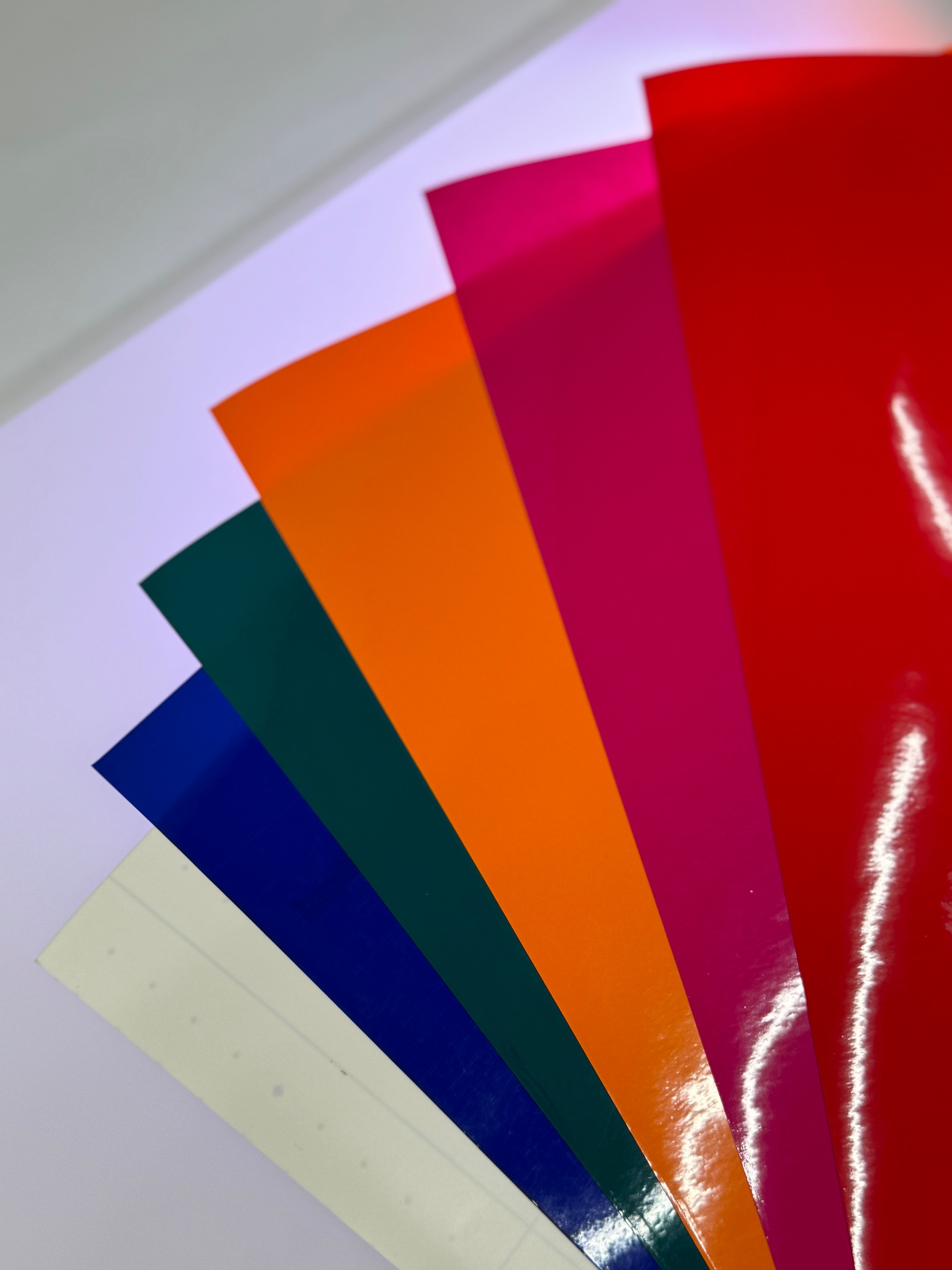 透過、半透明で光を当てると綺麗に発色