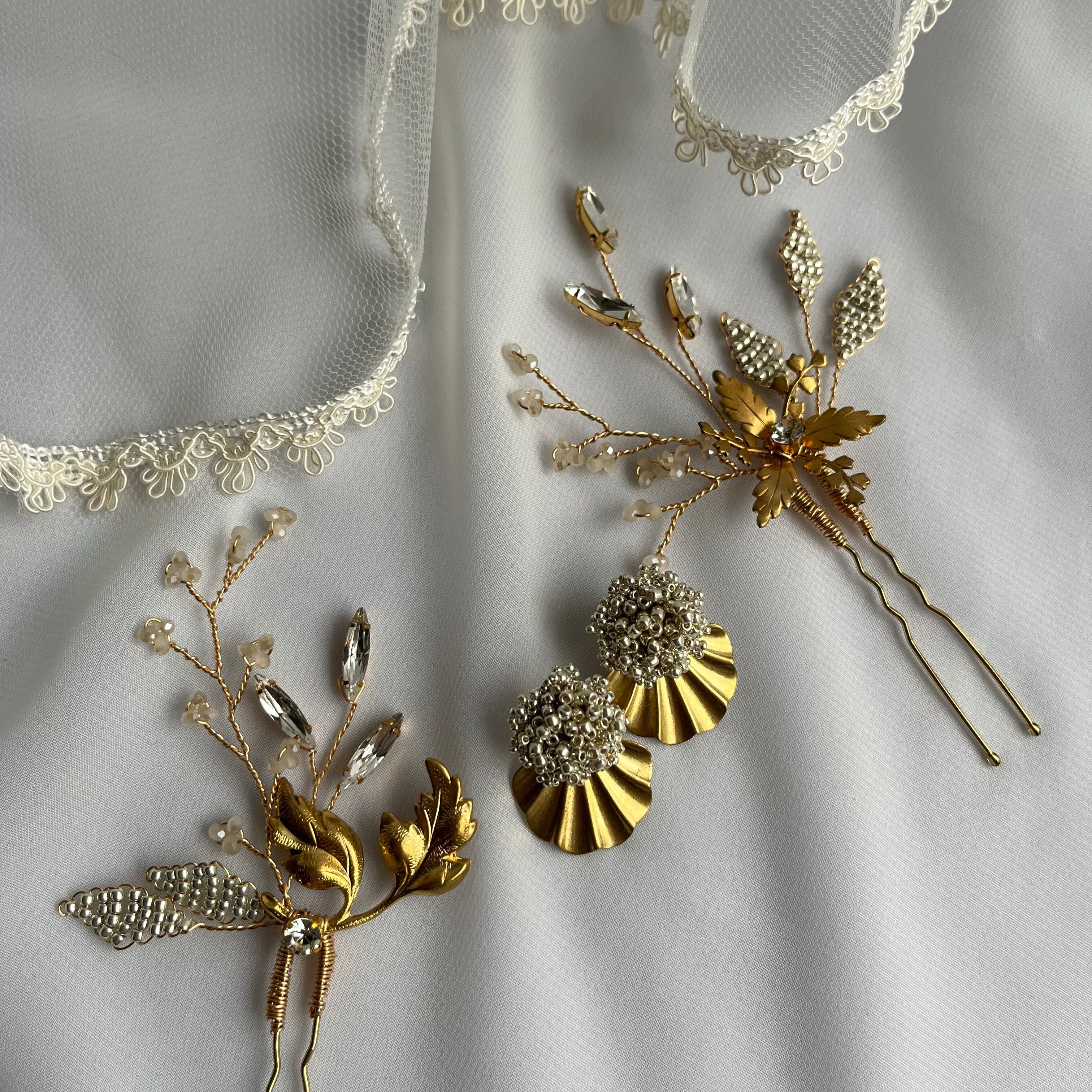 同カラーのピアスと合わせても◎