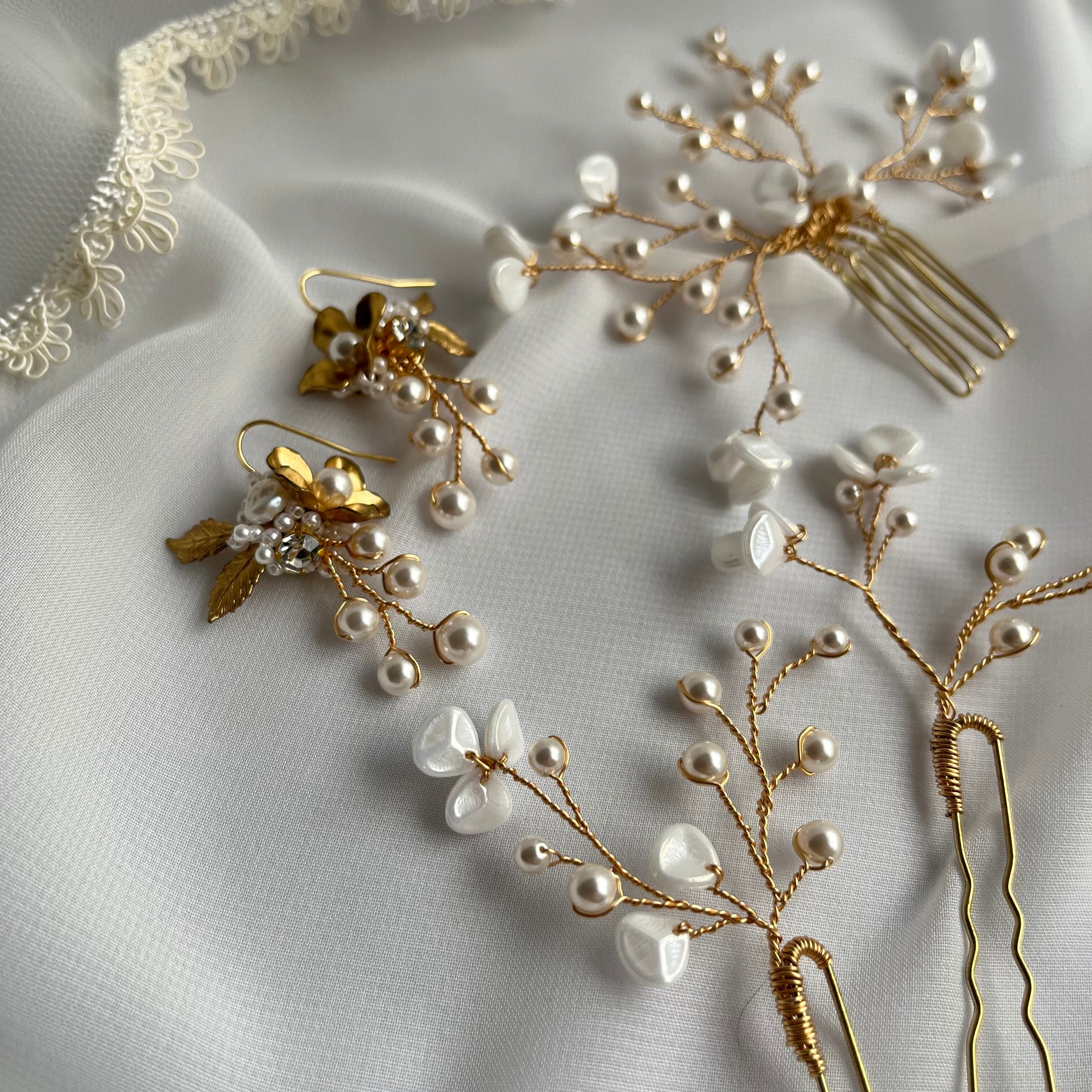 パールのヘアアクセサリーと合わせて