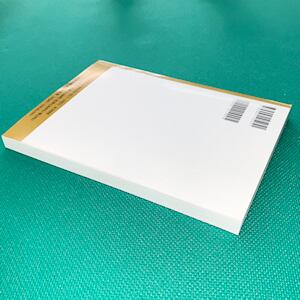 224ページ 白色上質紙本文幅13cm　高さ18.7cm　厚み1.1cm